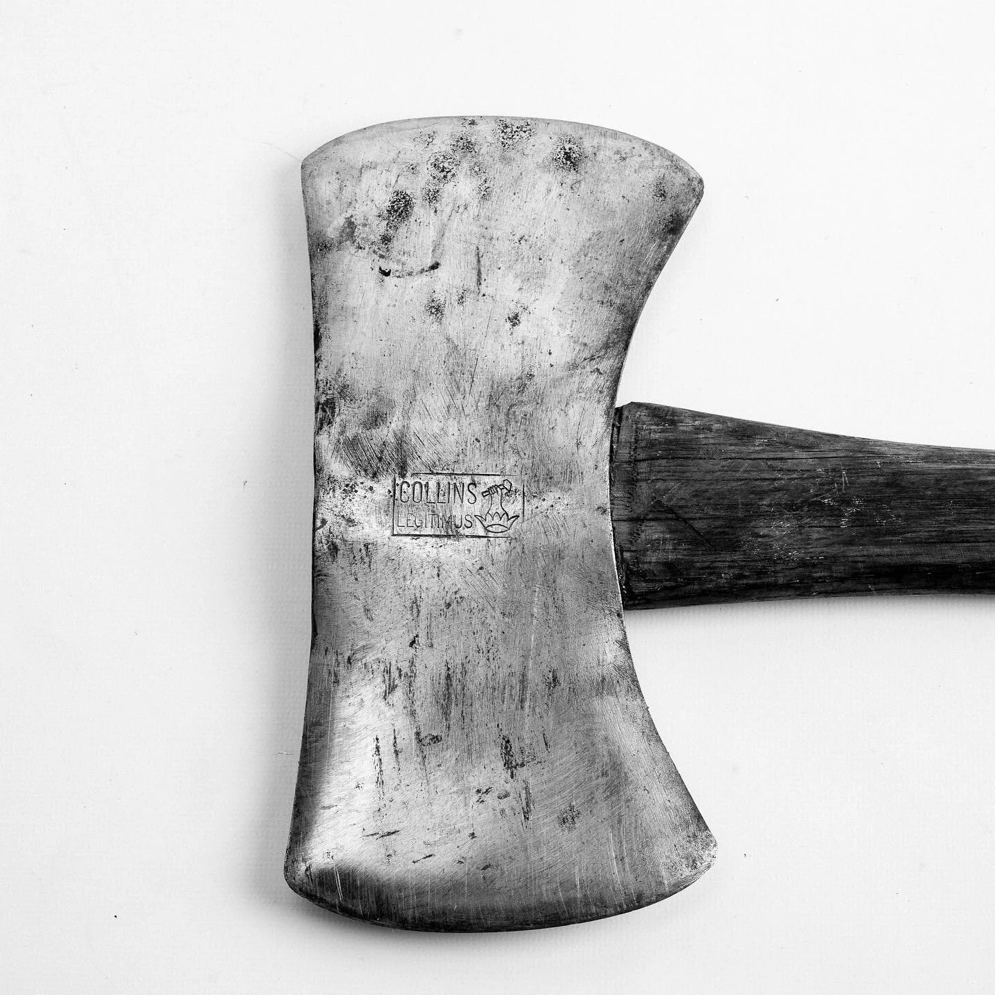 Collins Legitimus // Hard Feelings &hellip; #collinsaxe #collinslegitimus #cruiseraxe #axeporn #axerestoration #stilllifephotography #blackandwhite #fineart  #ig_fineart #fineartamerica #blackandwhitephotography #minimalist #minimalistphotography #st