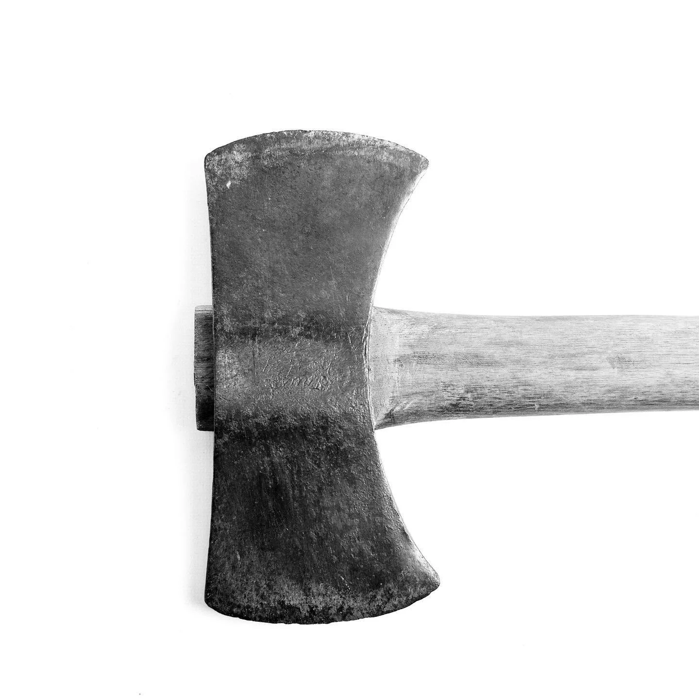 Trust Worthy // Hard Feelings &hellip; #trustworthy #trustworthyaxe #cruiseraxe #doublebitaxe #axeporn #axerestoration #stilllifephotography #blackandwhite #fineart  #ig_fineart #fineartamerica #blackandwhitephotography #minimalist #minimalistphotogr