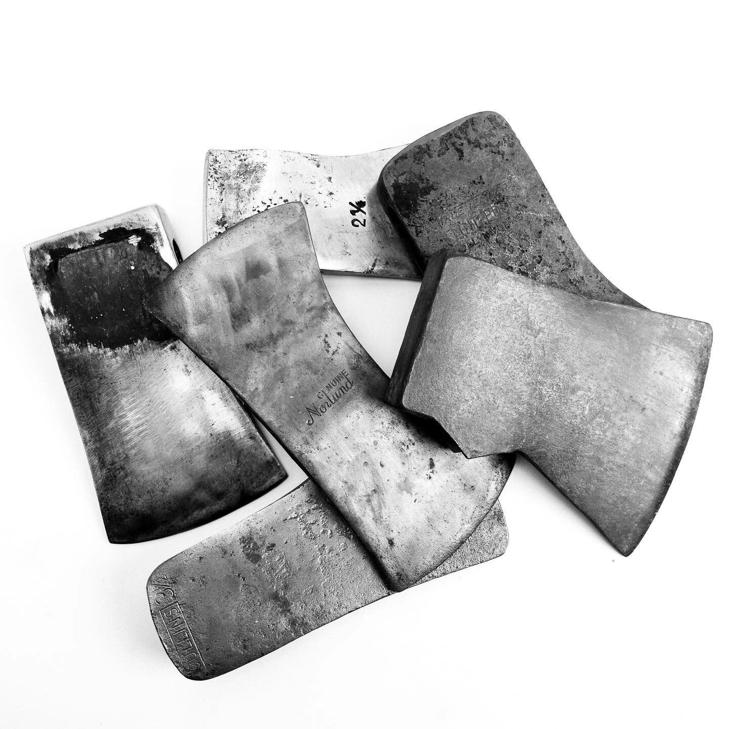 Work In Progress // Hard Feelings &hellip; #norlund #kellyworks #truetemper #plumbaxe  #flintedge #axerestoration #woodslasher #blackandwhite #fineart  #ig_fineart #fineartamerica #blackandwhitephotography #minimalist #minimalistphotography #studio #