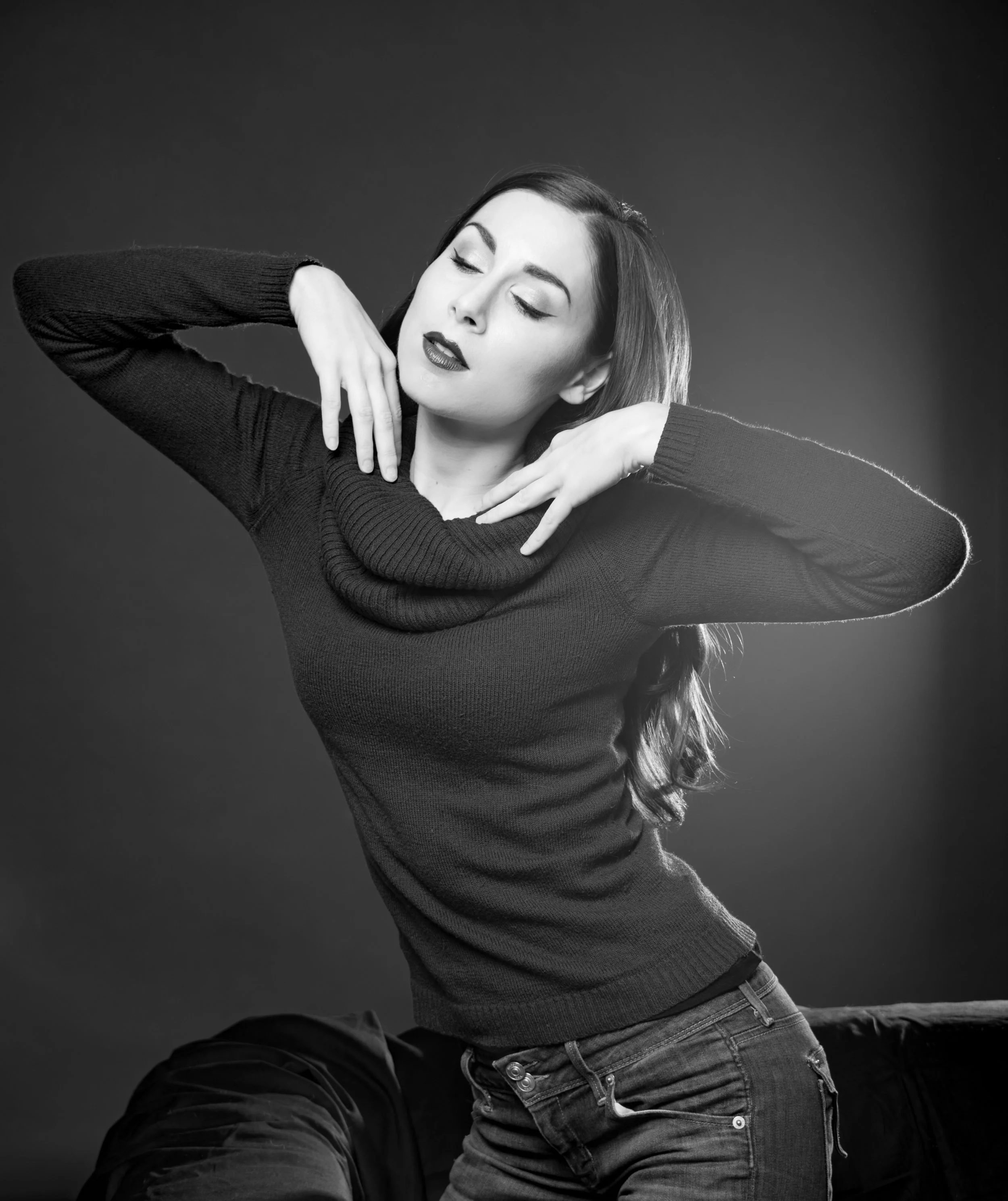 KiraMorningStretchBW-644.jpg
