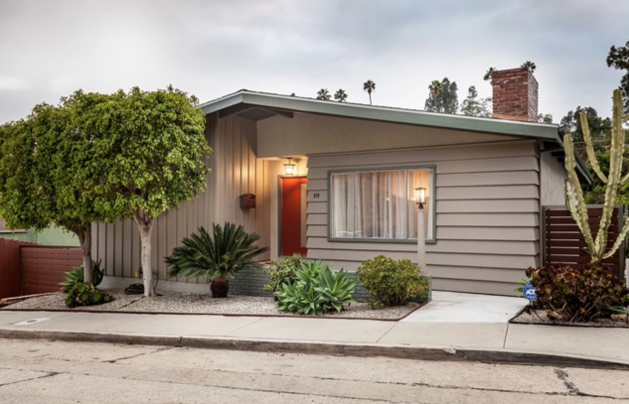 919 Cresthaven Dr.