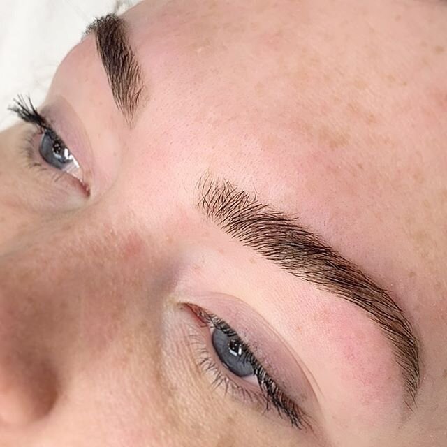 A Shape, Wax + Tint makes for a perfect brow. Book the Glō Brow Service using the link in my bio!
.
.
.
.
. 
#hydrafacial #hydrafacialmd #thehydrafacial #hydrafacialist #thehydrafacialist #hydrafacialnation #3steps30minutes #thebestskinofyourlife #sk