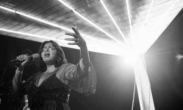 @stefalives 🦋 at the POPC x @nuevayorkinos rooftop benefit for @raicestexas . 💸All donations made through the link in bio ( www.powerofpeoplecombined.org ) from now til Monday 8/19 will be given to RAICES! 💸 Photos by @aliceplati . .
.
#familiesbelongtogether #nokidsincages #closethecamps #abolishice #popc #powerofpeoplecombined #nuevayorkinos #elsewhere