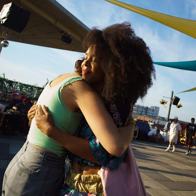 So much love. @lewdminx and @niacalloway at the POPC x Nuevayorkinos benefit for RAICES. 😌 photo by @aliceplati . .
@raicestexas #nokidsincages #familiesbelongtogether #closethecamps #popc #powerofpeoplecombined