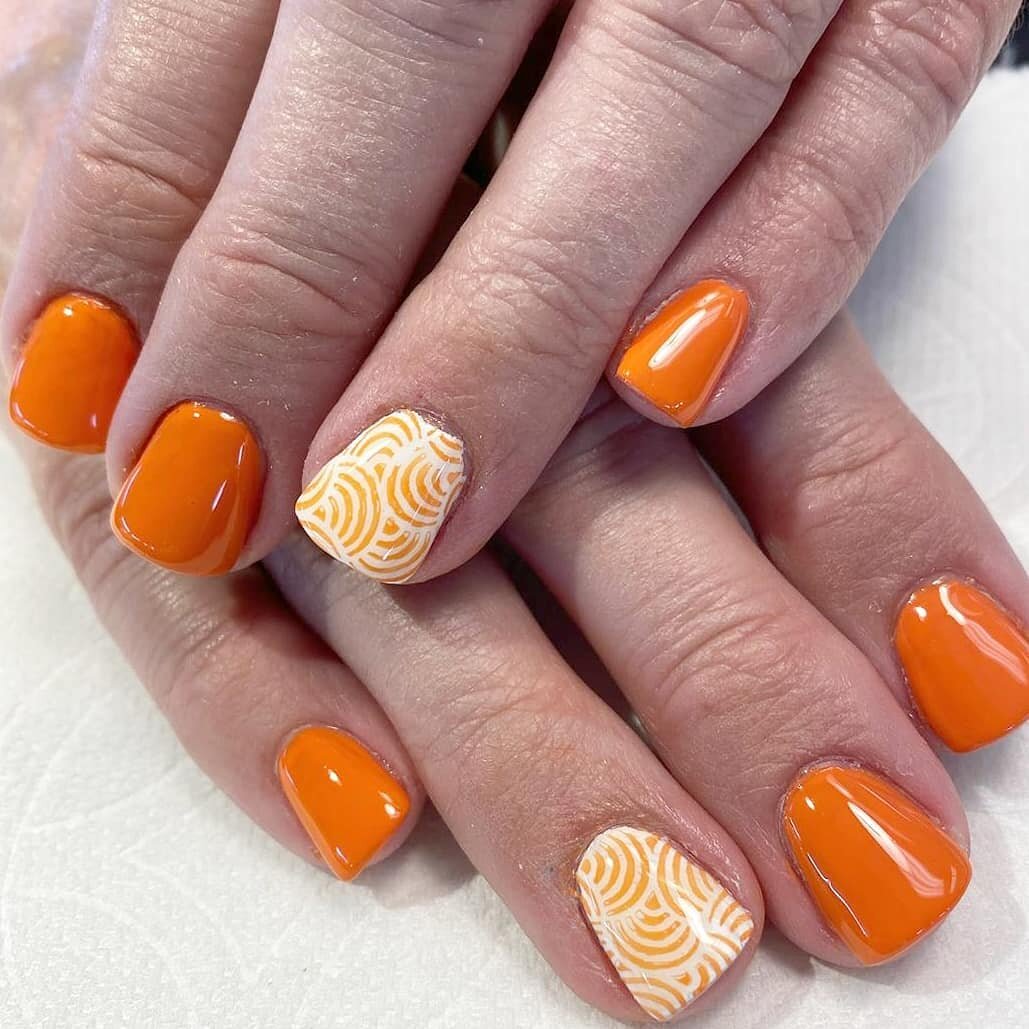The color of summer time happiness ☀️
Get your nail appointment booked with shelly! 801-661-0152
#sunshine #orange #slcnails #nailart #stamped #utahsalon #nailartist
