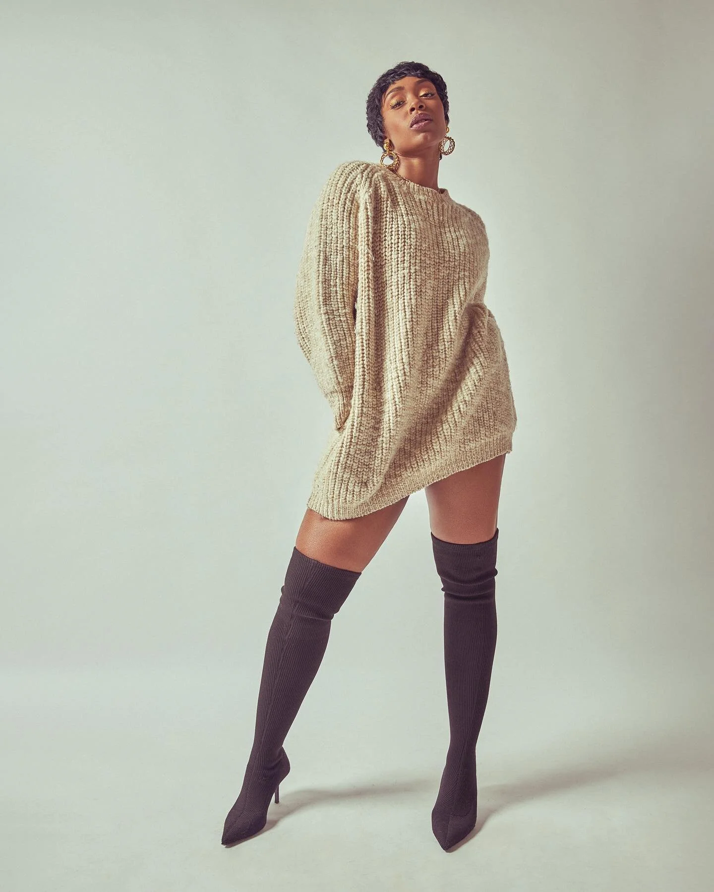 After a much needed break - I&rsquo;m back and will be setting up some shoots‼️
&bull;
Always a good time working with @chantel_riley 😄
&bull;
📸 and 🖥 Workflow
Camera: @canonusa @canoneosr
Lighting: @paulcbuffinc 
Tethering: @tethertools 
Processi