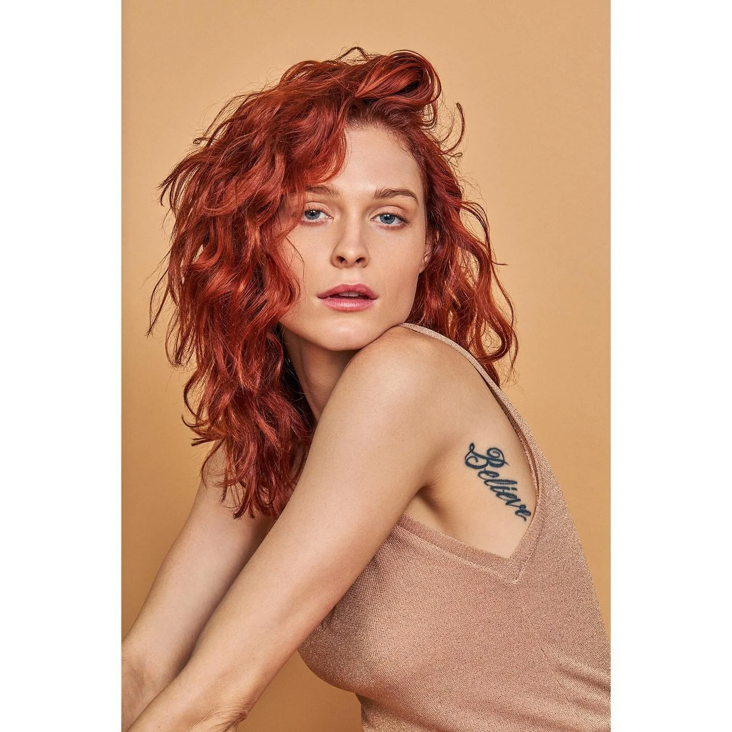 Nude Tones w/ @calireiki and mua @giodalbom - Hands down my favorite portraits I&rsquo;ve ever shot! Swipe for BTS set up‼️
&bull;
📸 and 🖥 Workflow
Camera: @canonusa @canon.eos.r 
Lighting: @paulcbuffinc 
Processing: @captureonepro 
Retouching: @ph