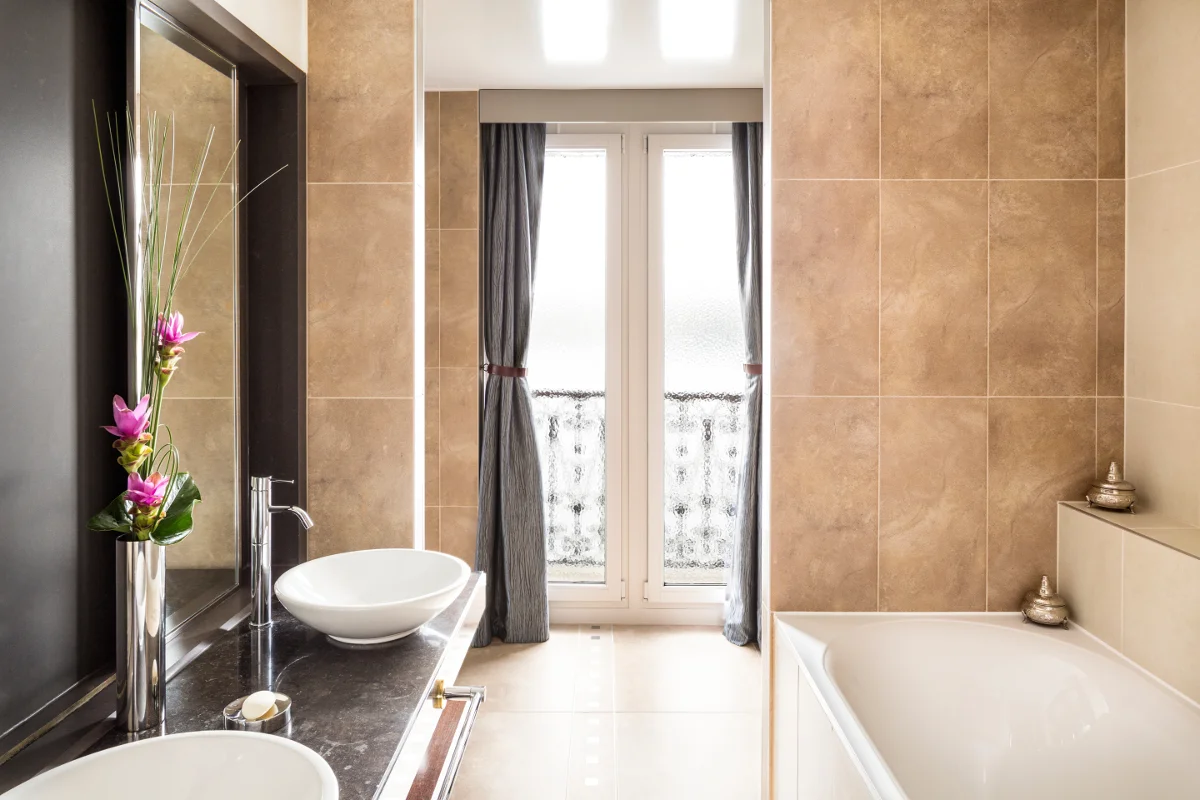 Corner Suite - bathroom.jpg