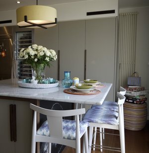 Breakfast-Bar-Interior-Design-Idea.jpeg