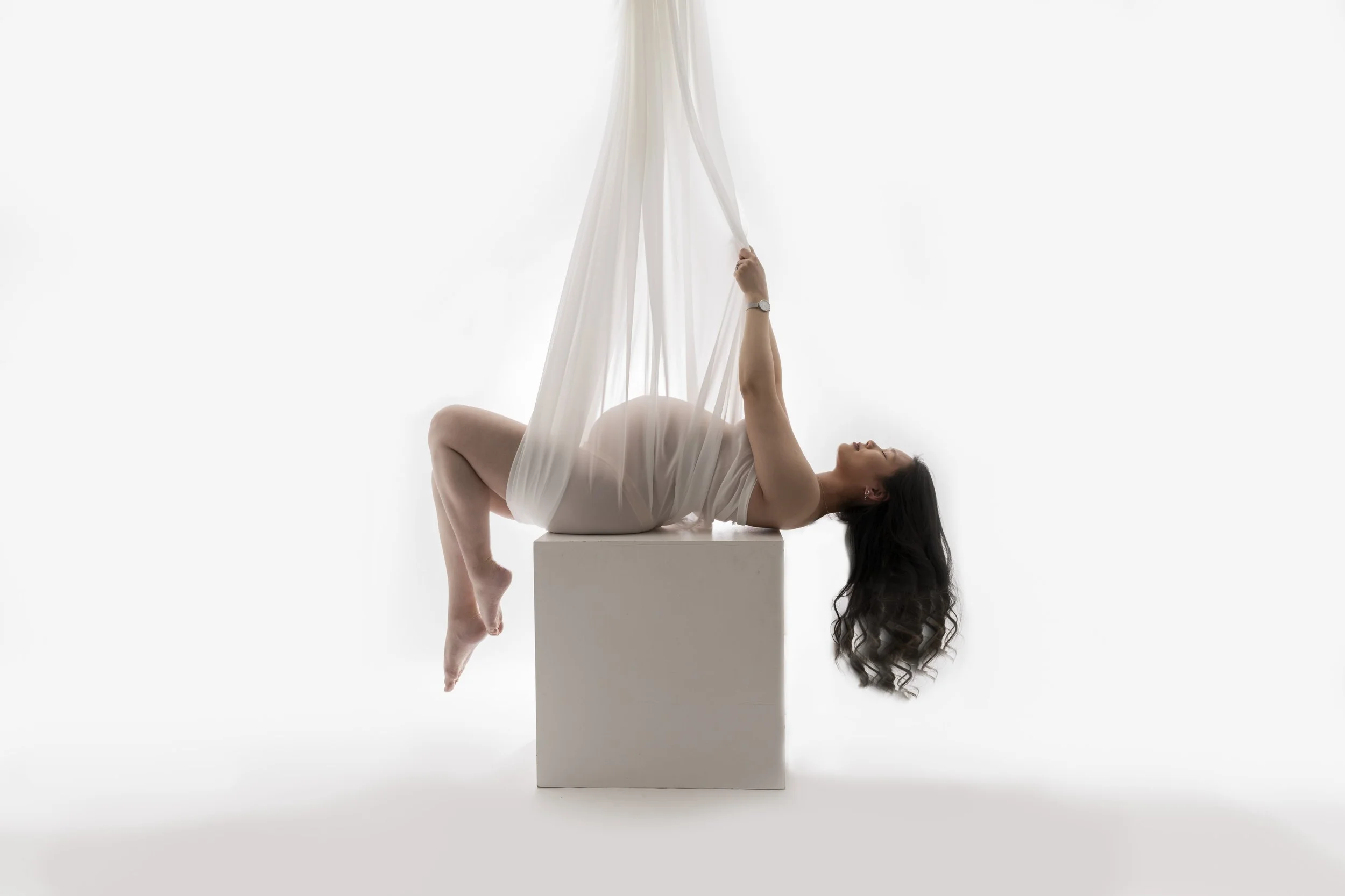 Hangingmaternityposeessex.jpg
