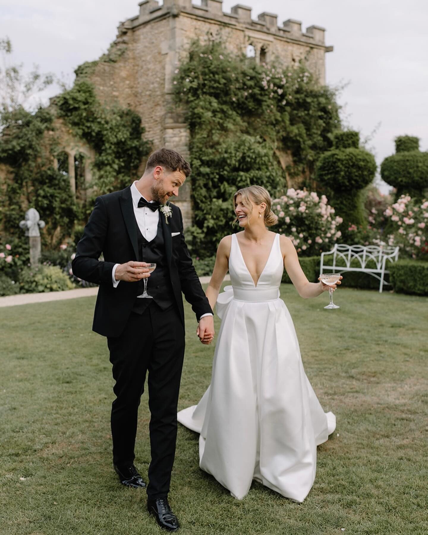 The loveliest R&amp;G in the beautiful gardens at @euridge_ . There is no better place for a girl who loves roses
Featured in @thetimes
.
.
.
@beccygoddard
@brambleandwild
@mariamoonartistry
@a_t.studios
@rosa_clara
@thewhitecollection
@wildforkwest
