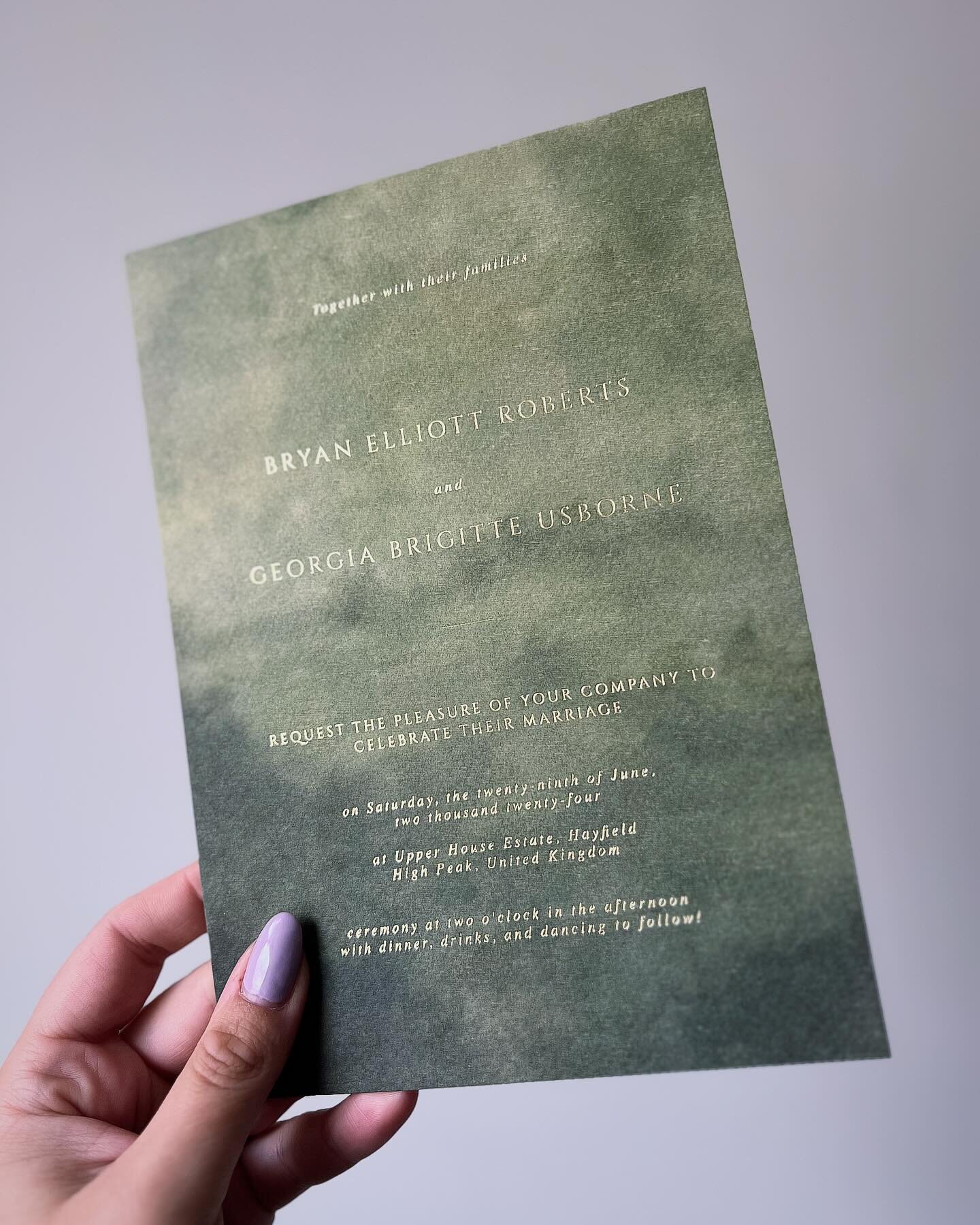 Green watercolour invitations with gold foil. I love how the gold glistens in the light ✨
.
.
.
#watercolour #watercolourstationery #greeninvitations #greenweddinginvitations #goldfoil #goldfoilweddinginvitations #ukweddingstationery