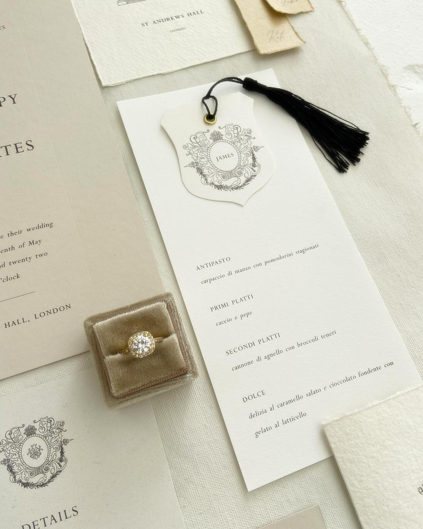 Hand drawn crests and tassels on menus 🖤
.
.
.
#weddingstationery #bespokeweddingstationery #ukwedding #ukweddingstationery #personalisedstationery