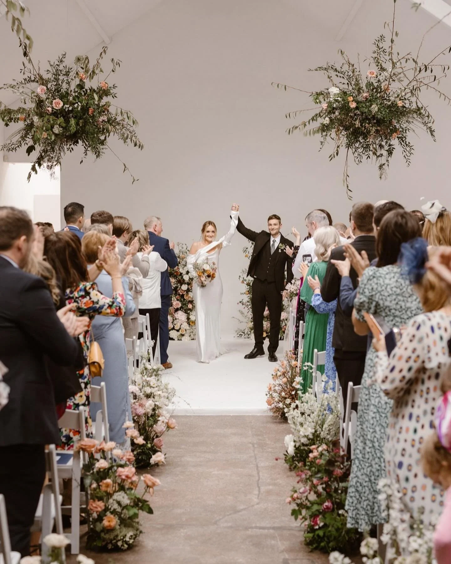 That just married feeling 🙌🏼
.
.
.
R&amp;C at @fivefourstudios with @sassflower &amp; @agnes.black @sarahmortenmakeupartist 
#manchesterwedding #fivefourstudios #fivefourstudioswedding #justmarried #weddingstyling #weddingstylist #blankcanvasweddin