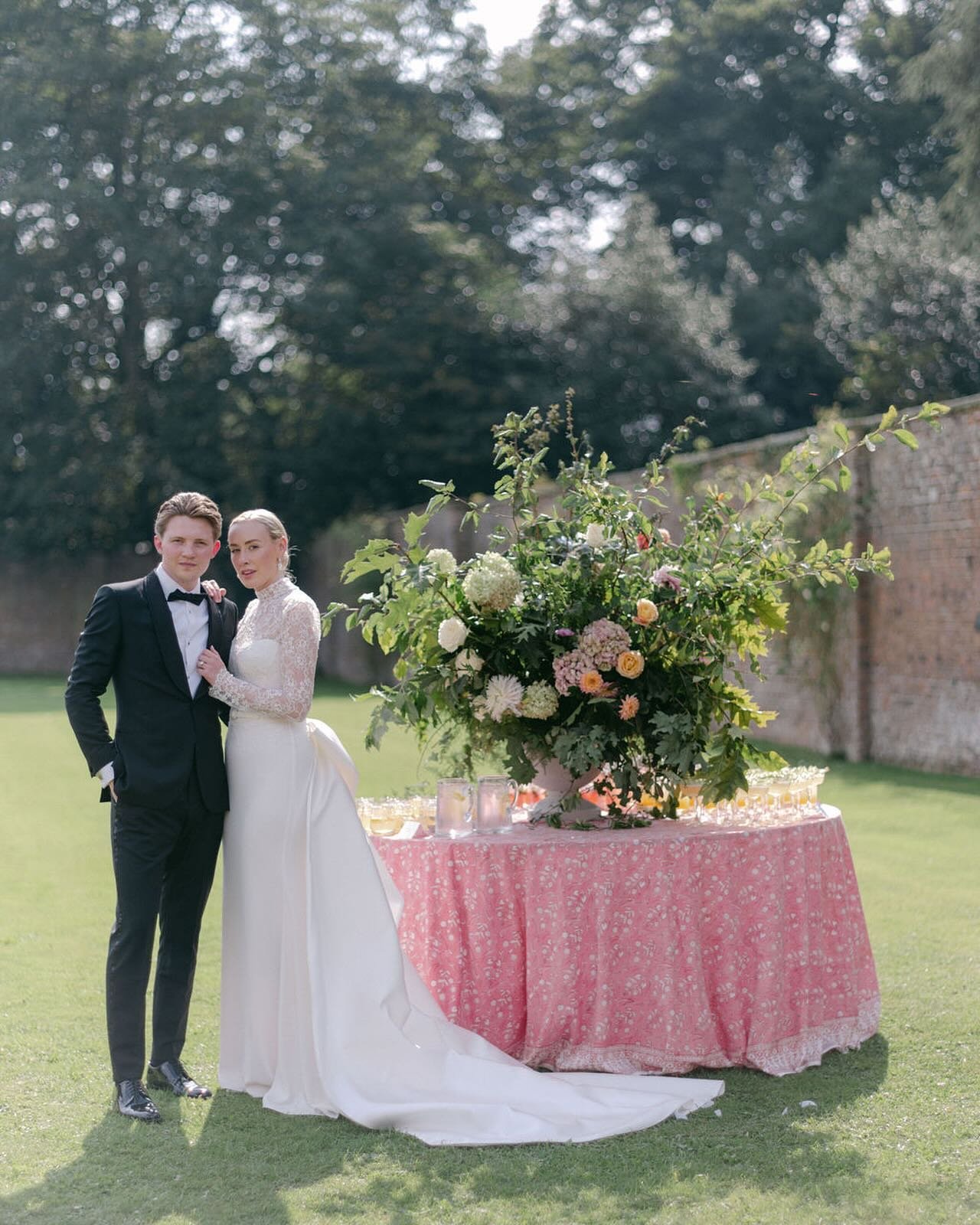 Welcome cocktails in the walled garden @thewoottonhallestate for the loveliest A&amp;H @storiesfromeros
.
.
.
Photography @katiejulia_
Videography @storiesfromeros
Venue @thewoottonhallestate
Bridal fashion day one - Custom design by @frances_day_bri