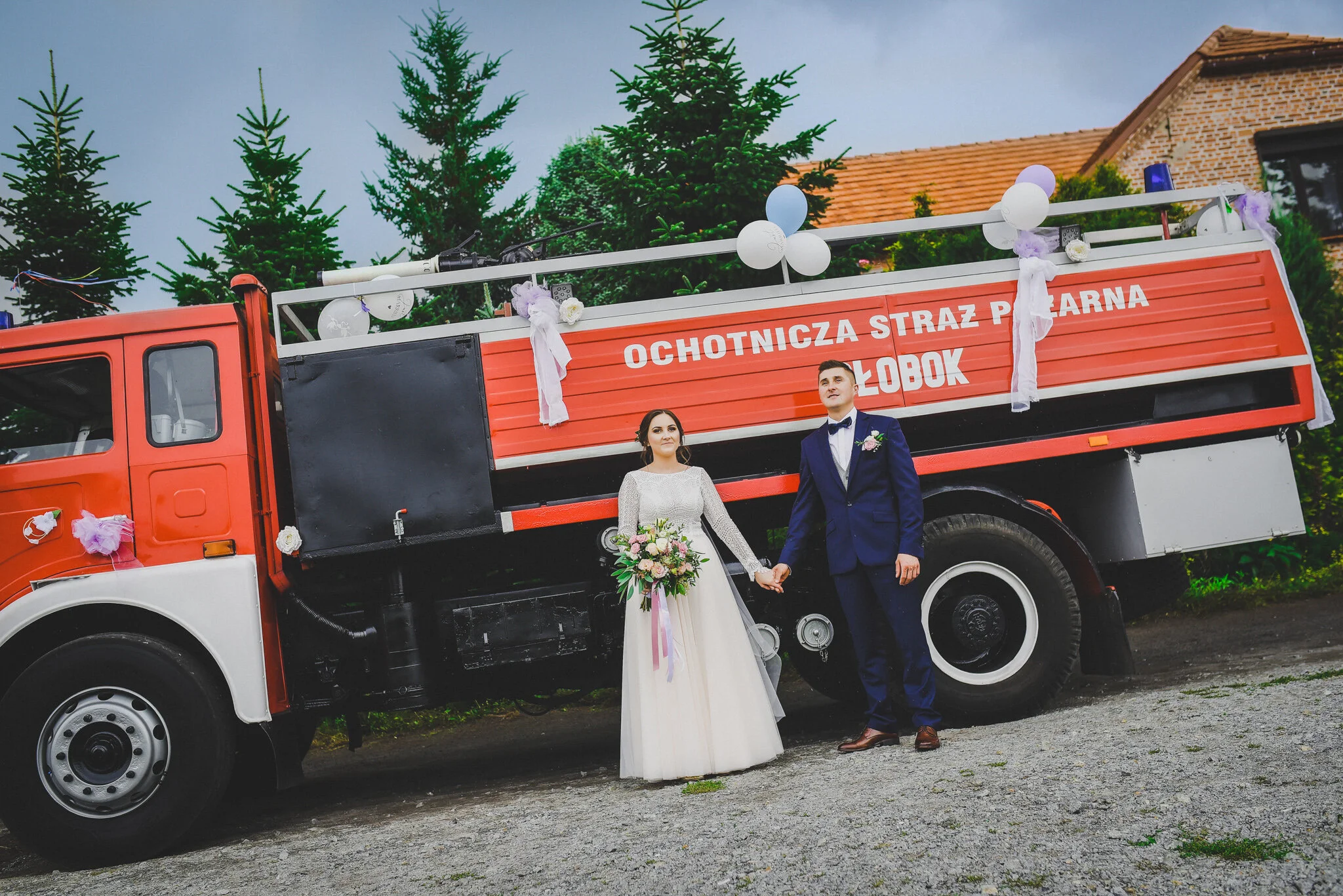 00013_Aleksandra&Jaroslaw_sesja_poslubna_krotki_plener_zdjeciowy_w_dniu_slubu_przed_wyjazdem_do_kosciola_wielowies_fotografia_slubna_www_amfoto_pl_AMF_6431.jpg