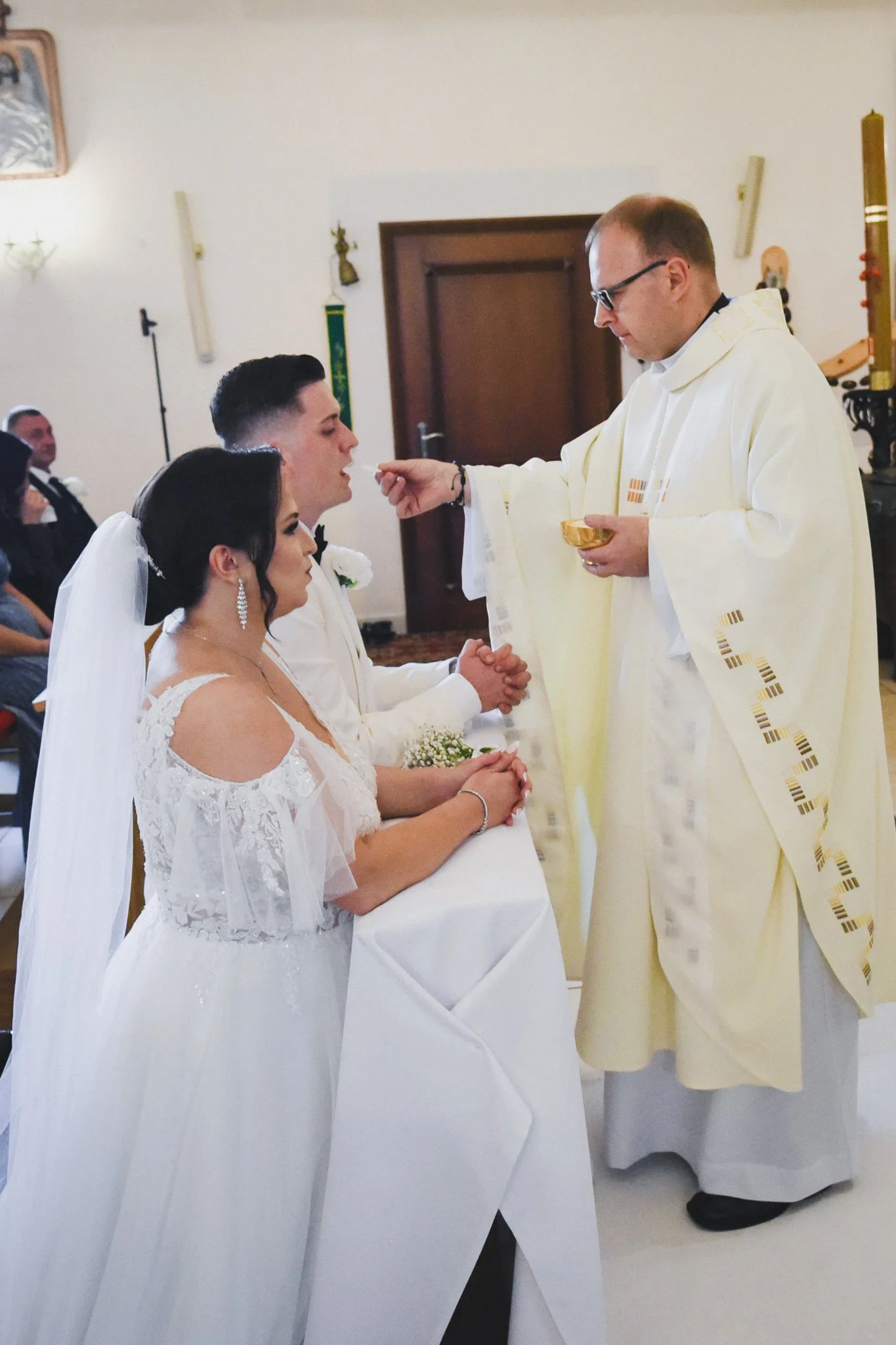 0131_Monika&Krystian_przygotowania_slubne_ceremonia_slubna__reportaz_tlokinia____fotografia_slubna_www_amfoto_pl_DSC_4545.jpg