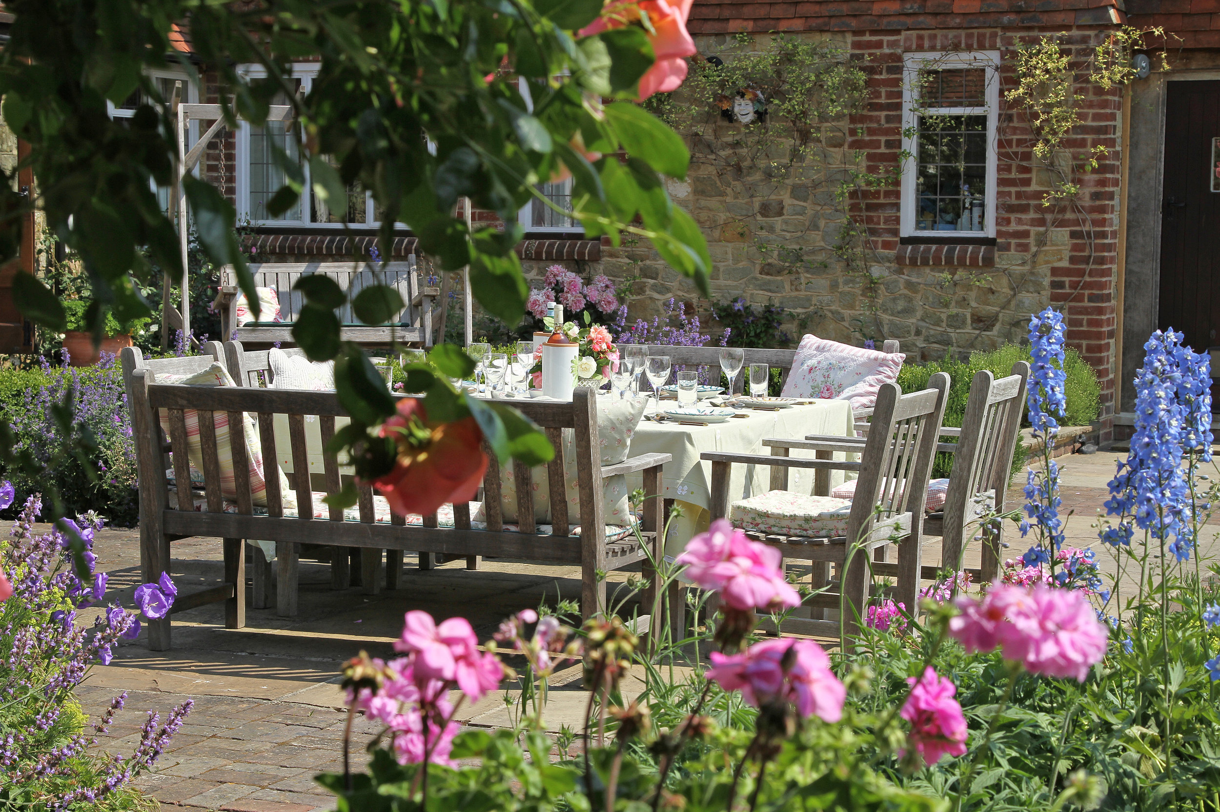 Alfresco lunch roses Photographer tbc.jpg