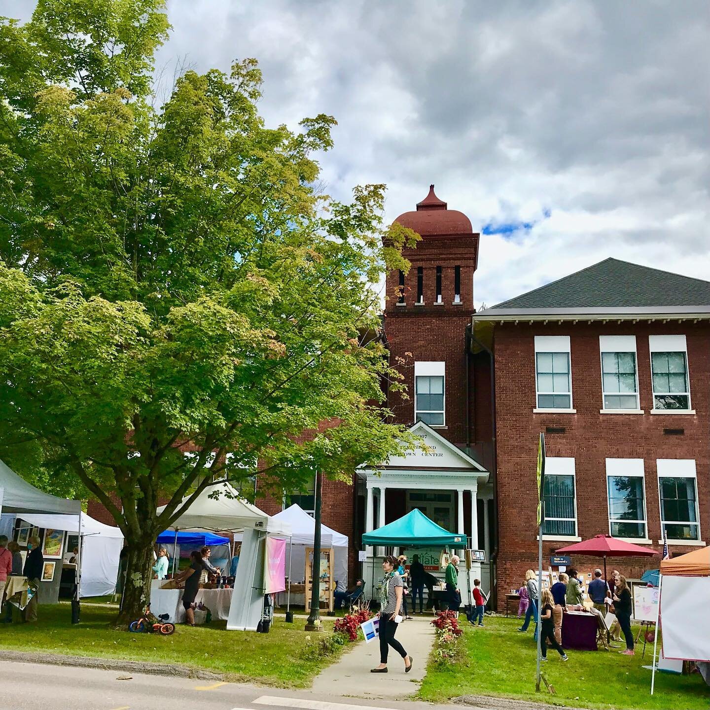 Don&rsquo;t miss the Richmond Art Crawl this Sunday, September 25! With over 45 vendors, for food trucks, and kids activities, this free outdoor community event will be our biggest yet! Join us from 10 AM to 3 PM to support all your local artists. Fo