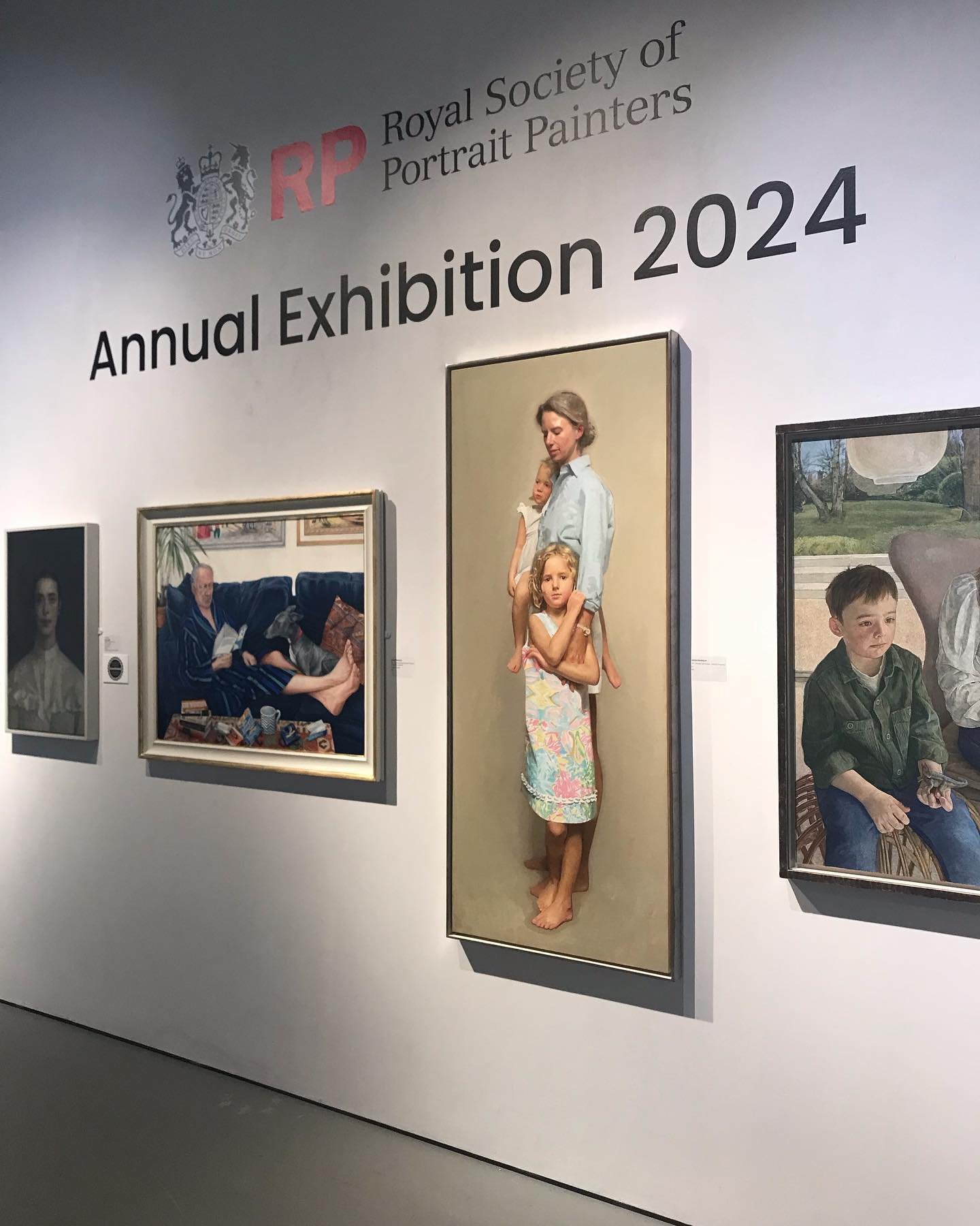 Went to see the @royalsocietyportraitpainters annual show @mallgalleries last week, excellent as always, I was preselected this year - so came close but no cigar.
Too many fantastic paintings to include, but here are just a few of my favourites&helli