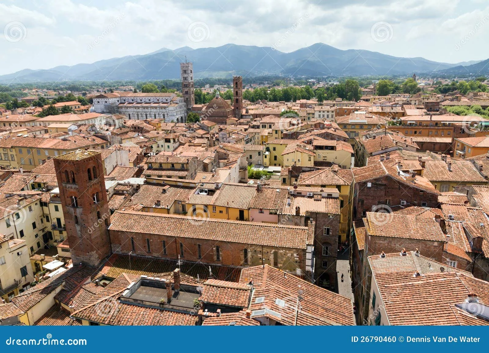 cityscape-lucca-26790460.jpg