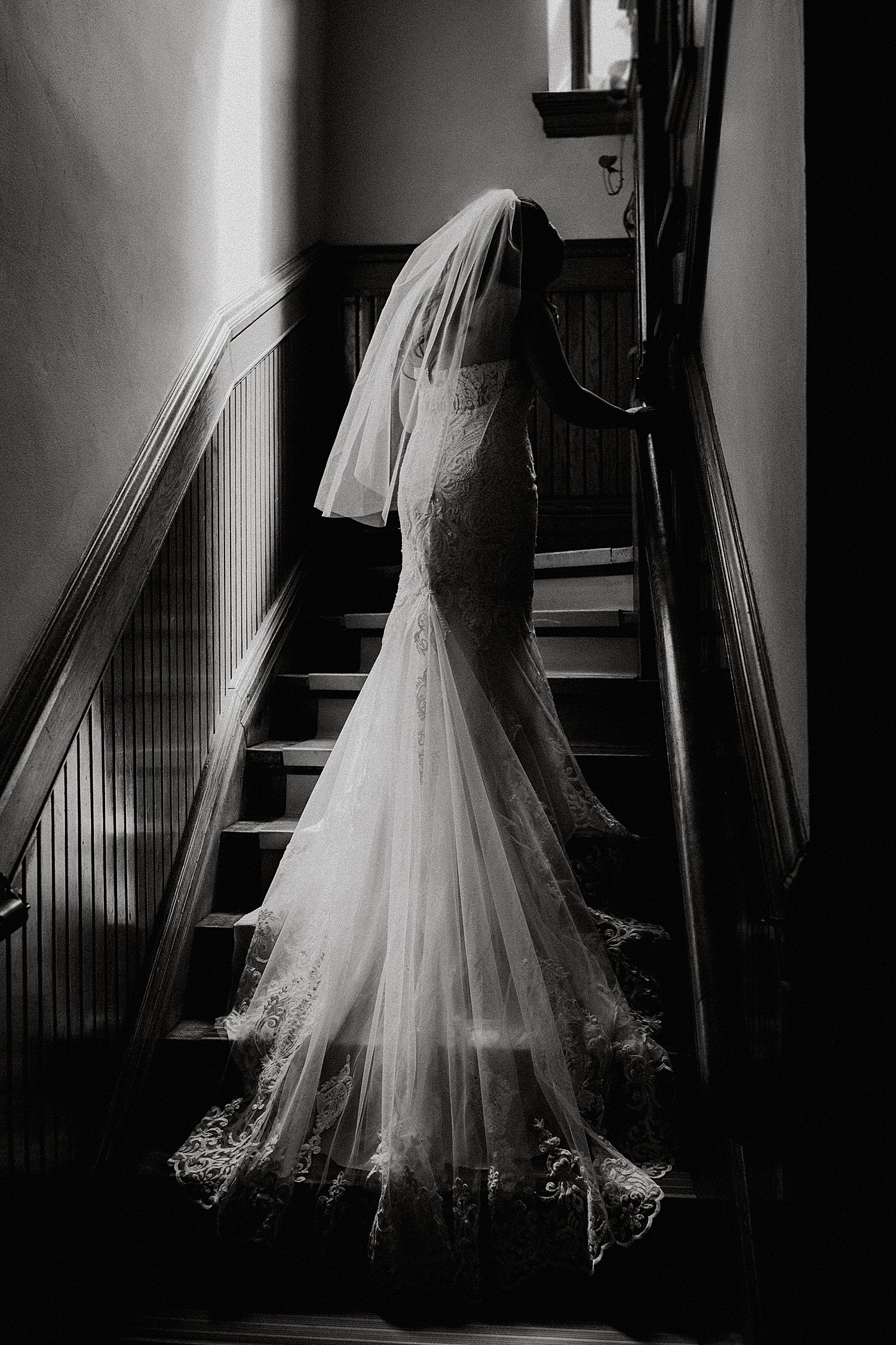 Bridal portrait at Church of the Gesu