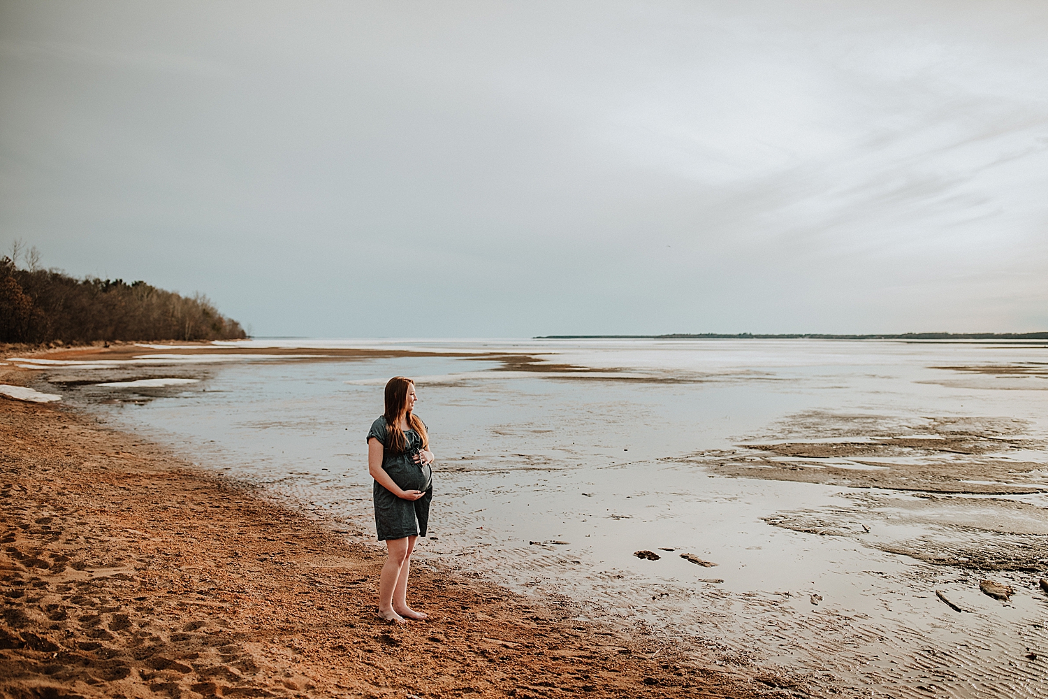 Sand-Dunes-Maternity-Session_0003.jpg