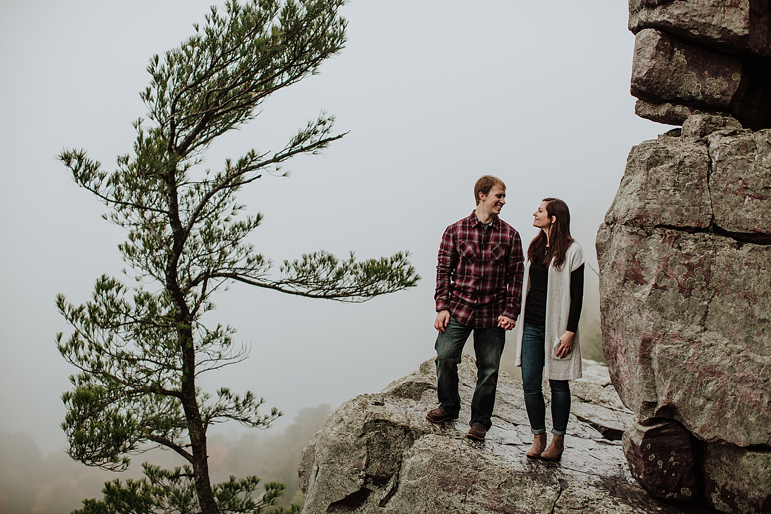 devils-lake-engagement-session_0007.jpg