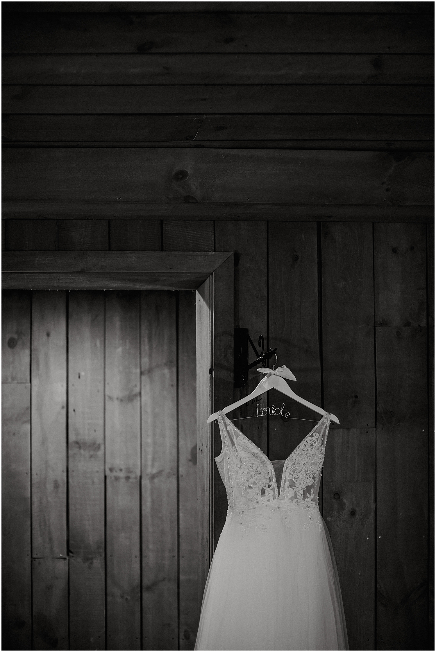 colorful-vibrant-rustic-manor-wedding_0003.jpg