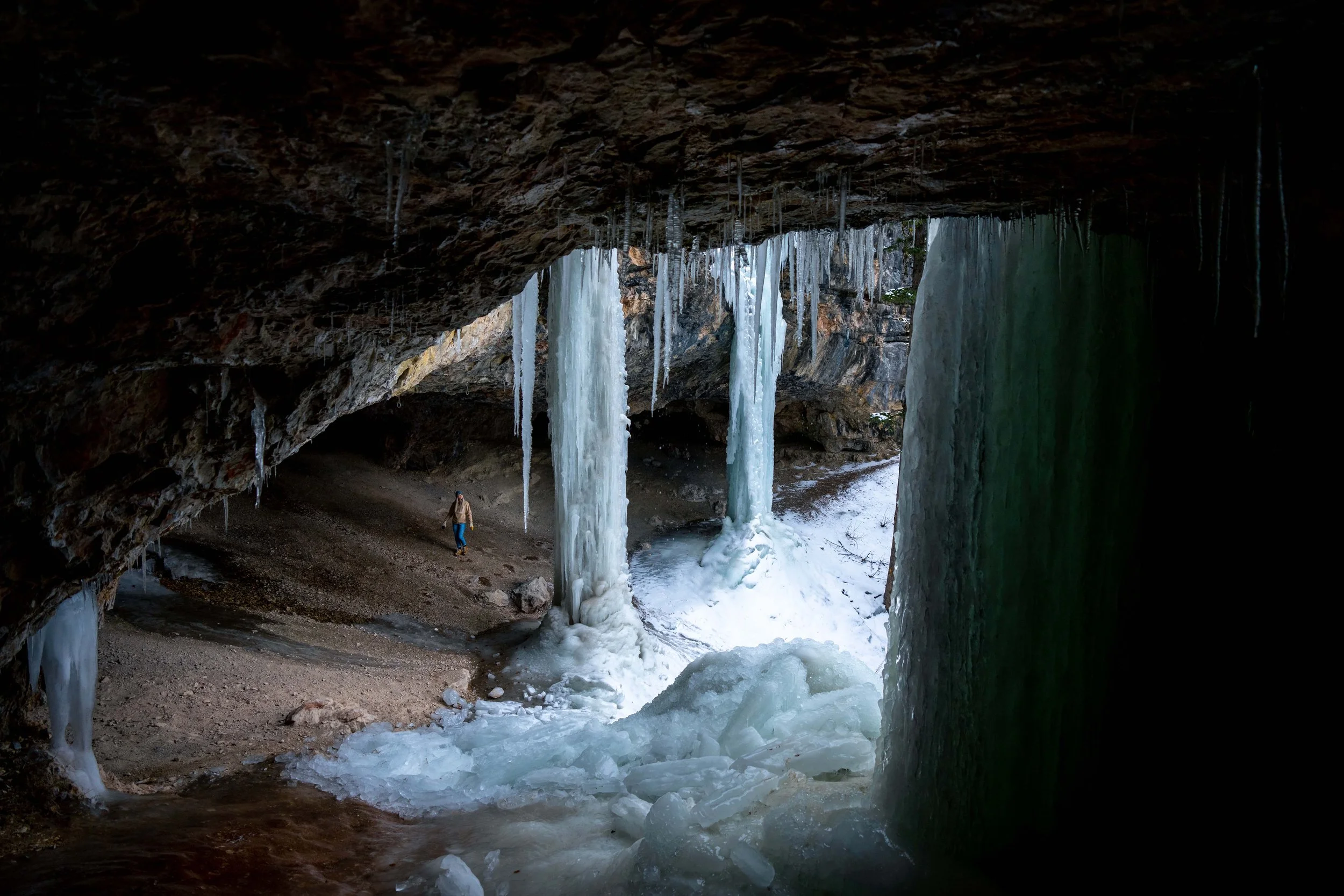CommunityCaves-Winter-20220311-ByronBanasiak-3_1.jpg
