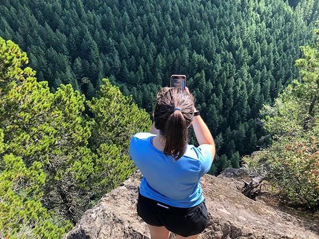 Can&rsquo;t believe I live in such a beautiful place and will never stop taking pictures 📷 Seattle is amazing and I had such a fun day adventuring with @merubhanot :) ⛰☀️🌲 #littlesi #mtsigolfcourse #seattleisbeautiful