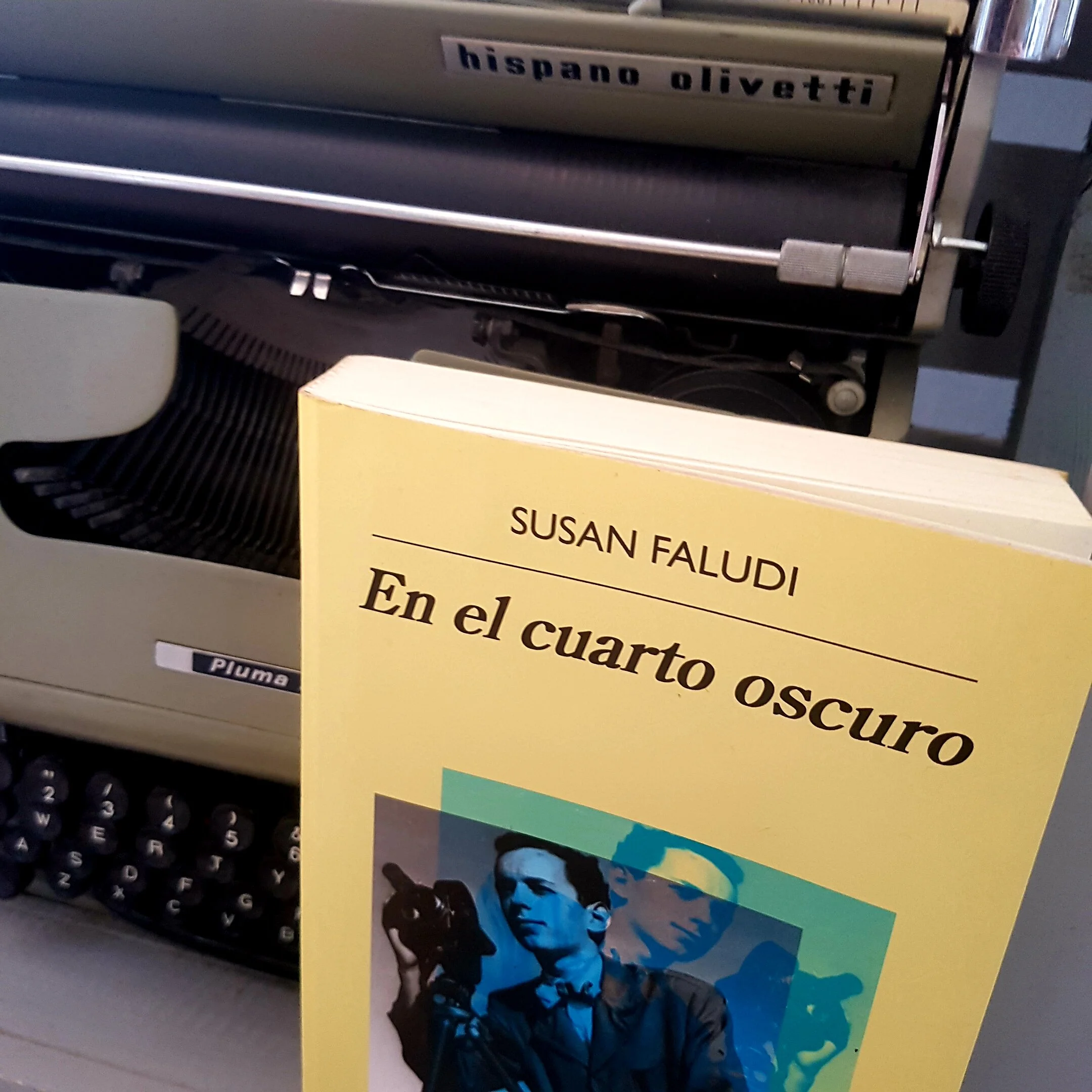 En el cuarto oscuro Susan Faludi Anagrama.jpg