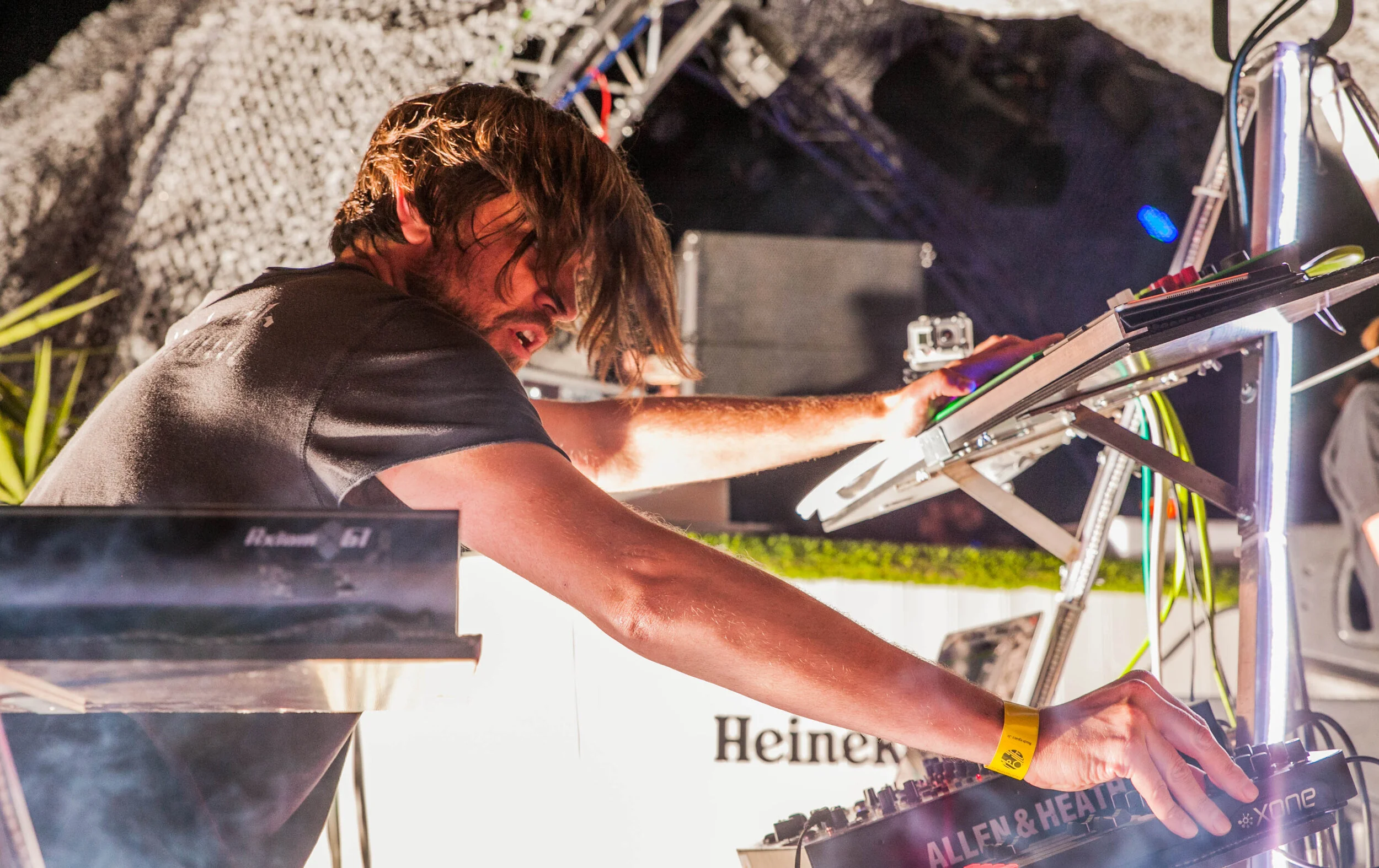 Rodriguez Jr. Live en Barcelona, actuando en su show Visualized con Mobilee Records, 2016.