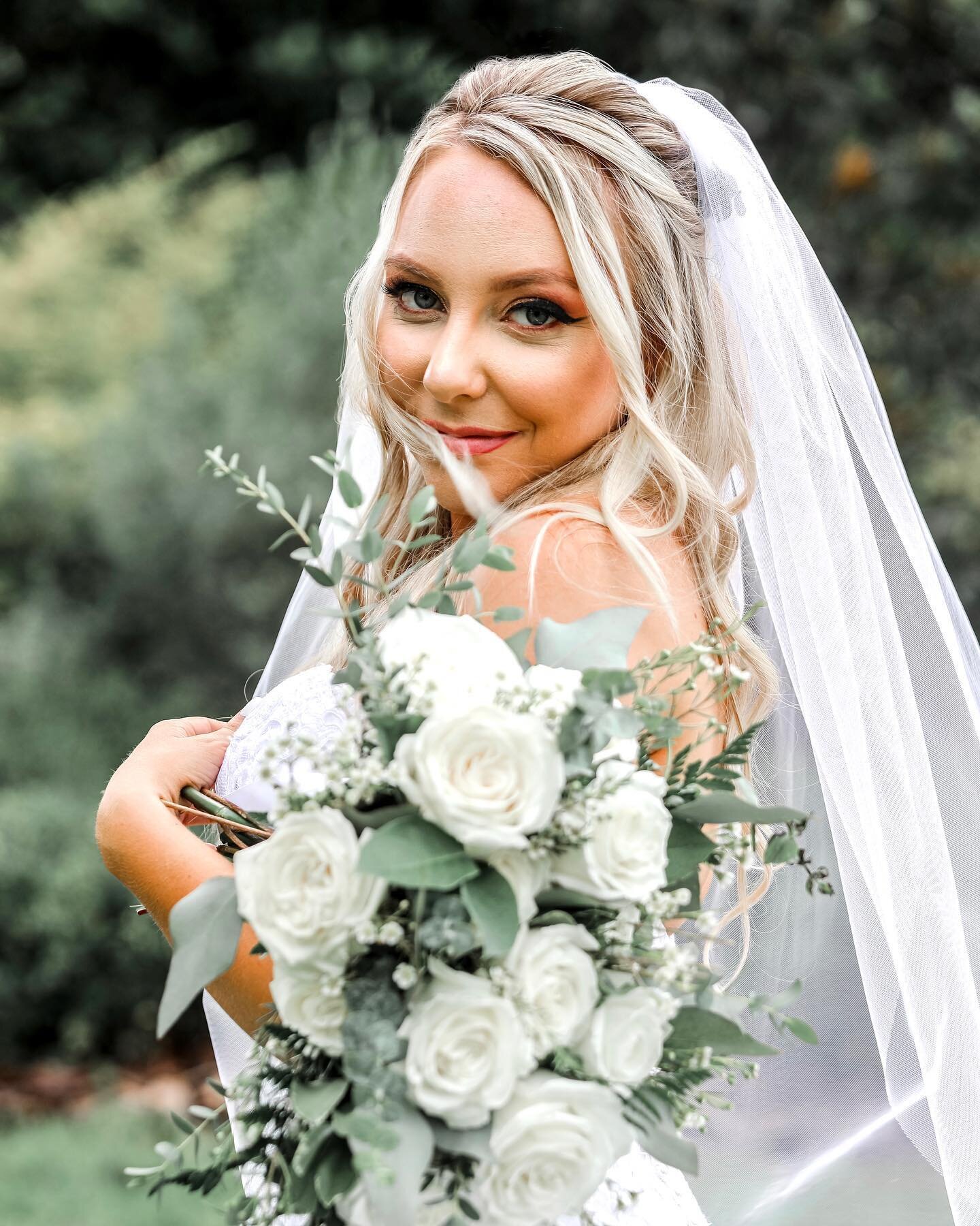 Chloe was a gorgeous bride!

.
.
.
#honeywoodphoto #orlandowedding #floridawedding #winterparkwedding #orlandoweddingphotographer #winterparkweddingphotographer #floridaweddingphotographer #enchantingbarn #theacreorlando #maitlandartcenter #winterpar