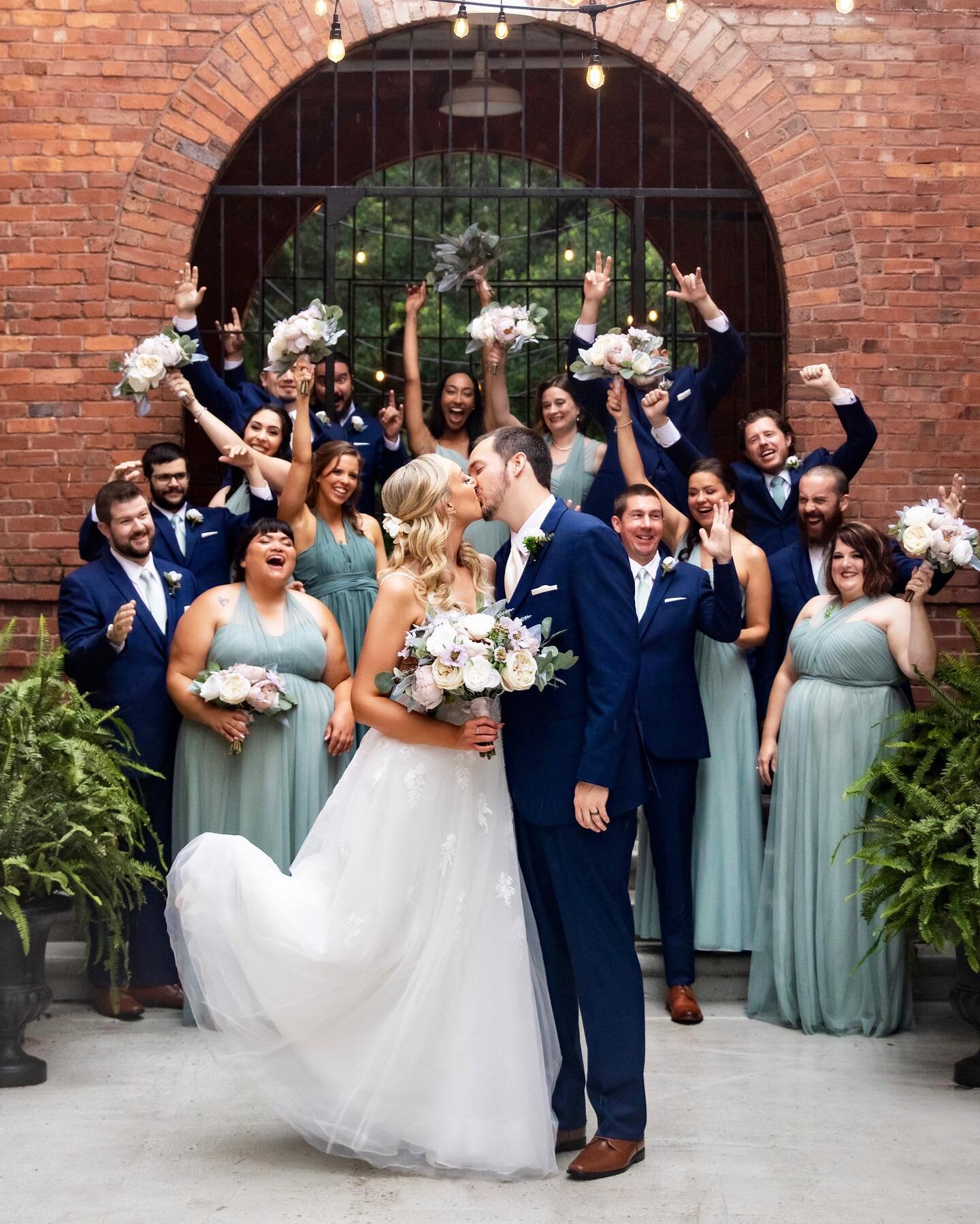 Lauren + Ryan might win for the best bridal party. They were so much fun and had the dance floor going all night! 

.
.
.
#honeywoodphoto #orlandowedding #floridawedding #winterparkwedding #orlandoweddingphotographer #winterparkweddingphotographer #f