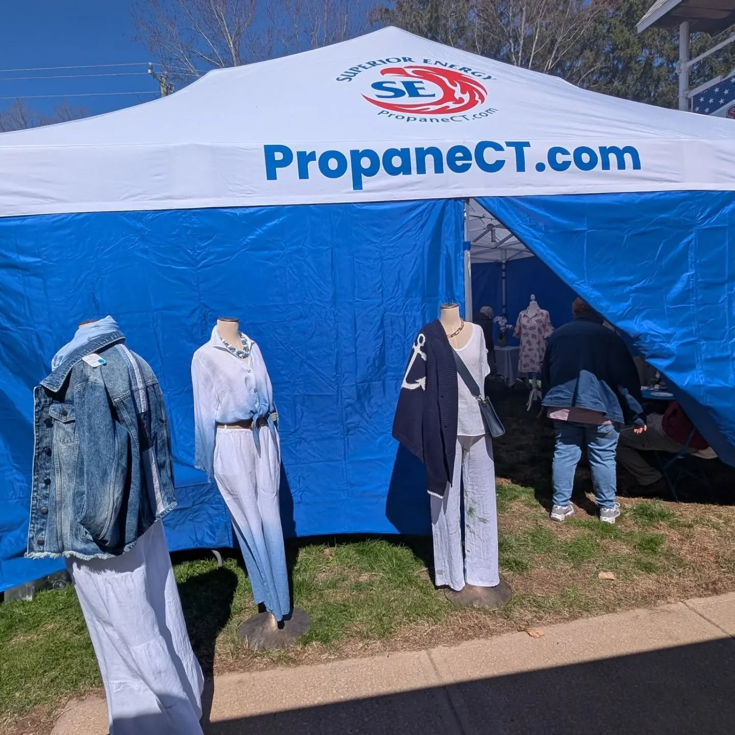 Powering small, local businesses - propane is perfect for portable power at pop up shops! Stop on by! Here with @exstillasandpiperlane until 3pm today