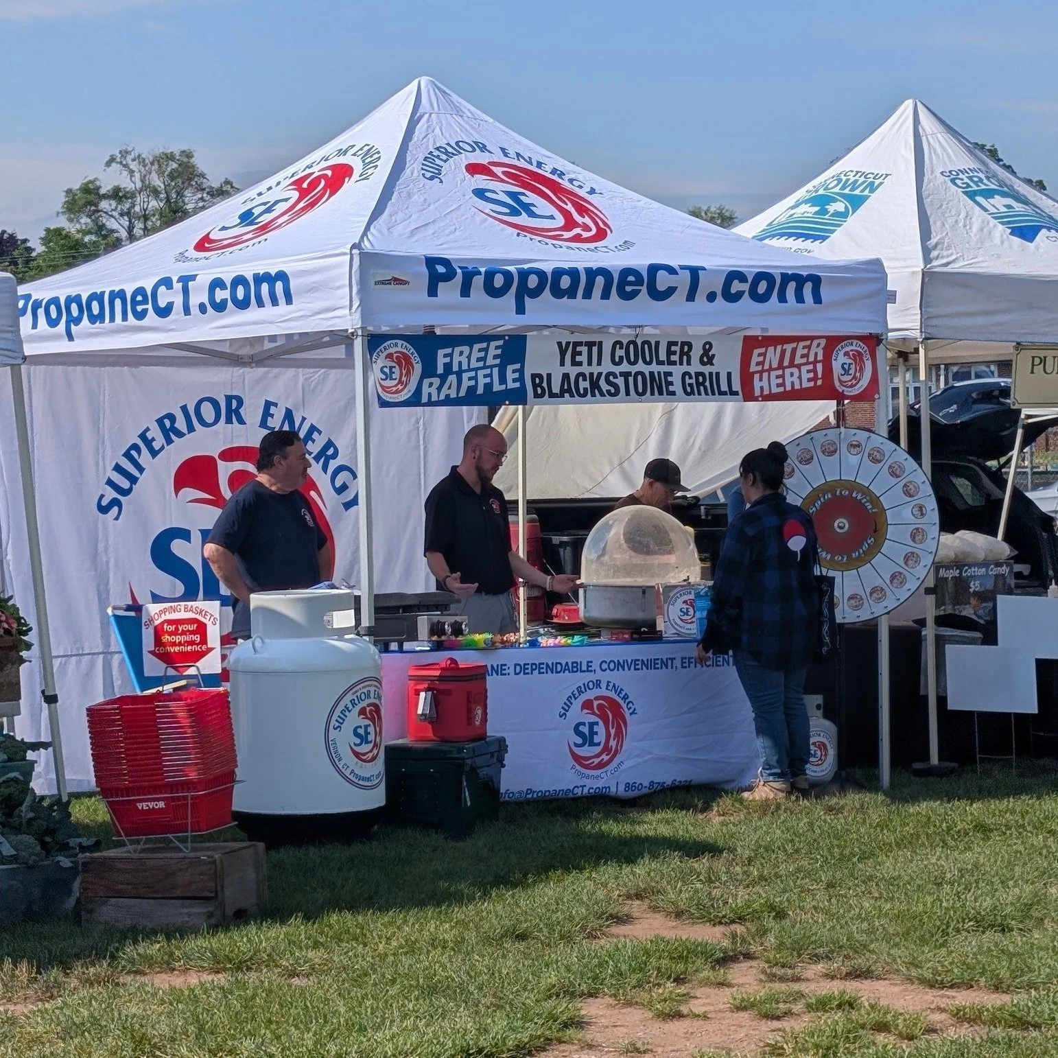 Beautiful morning @ellingtongrown ☀️🌽

🎉 Superior Energy is here until noon, meeting neighbors, giving away prizes, and enjoying the community. 

Stop by our tent to enter our free raffle for a YETI cooler and Blackstone grill and say hello to the 