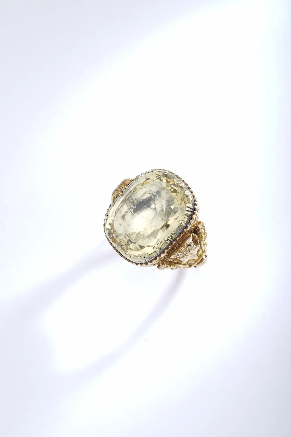 Iskenderian Ring yellow Gold B18350.jpg