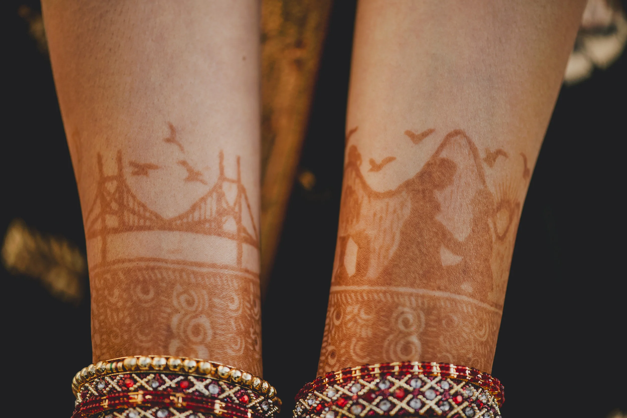 Can you find all of the designs in the mehndi?