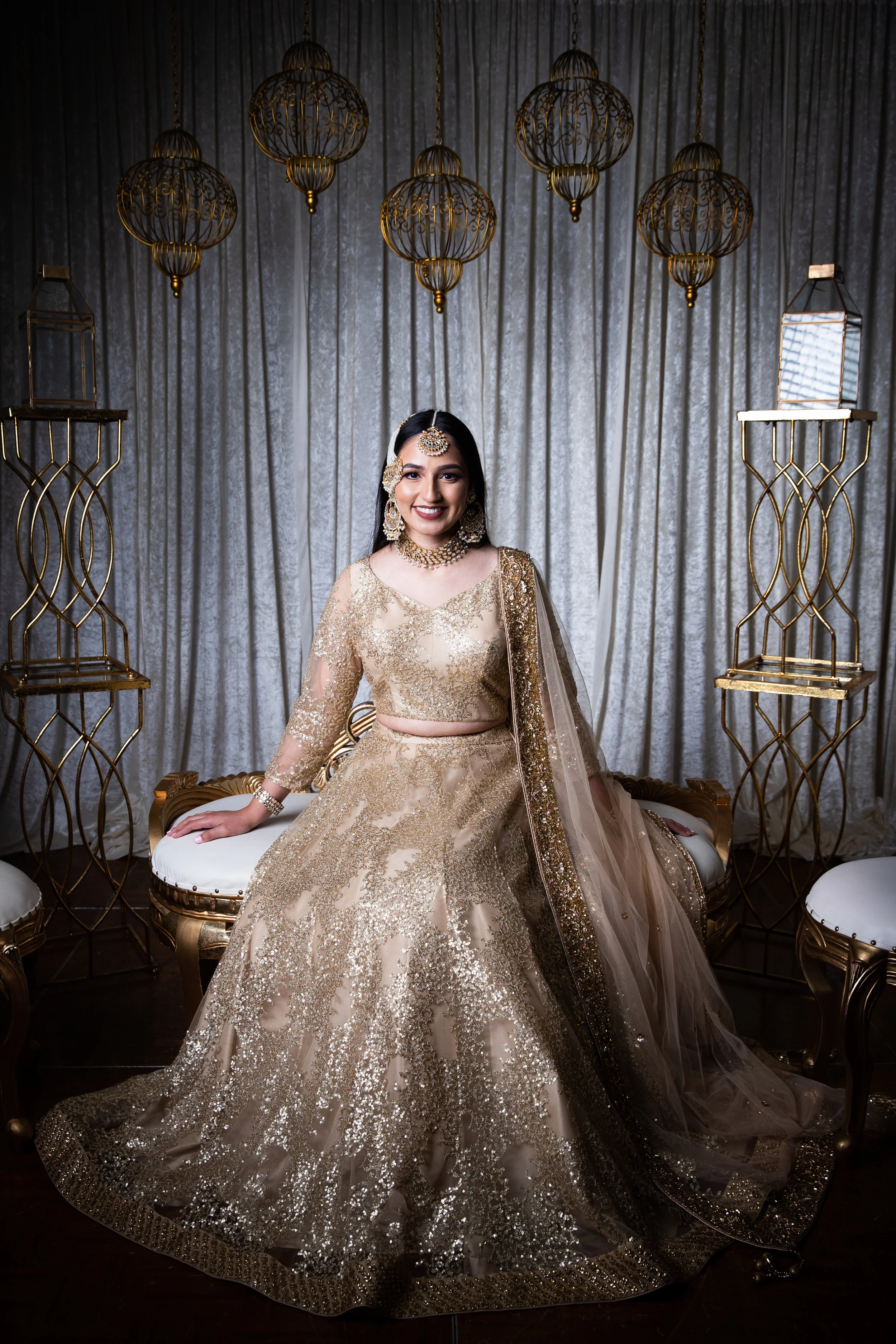Solid shimmers amidst a sparkling backdrop