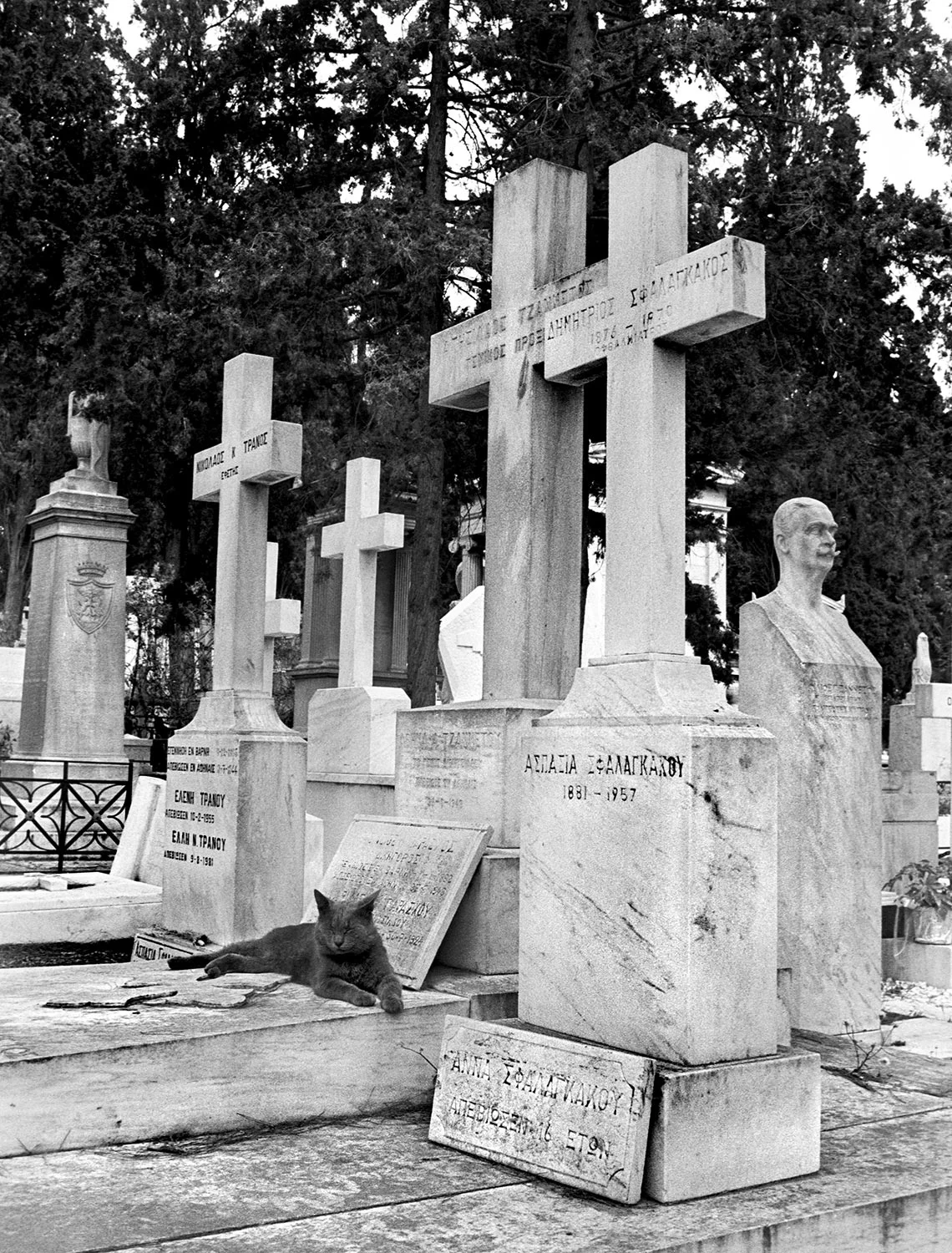 athens graves 16 ws.jpg