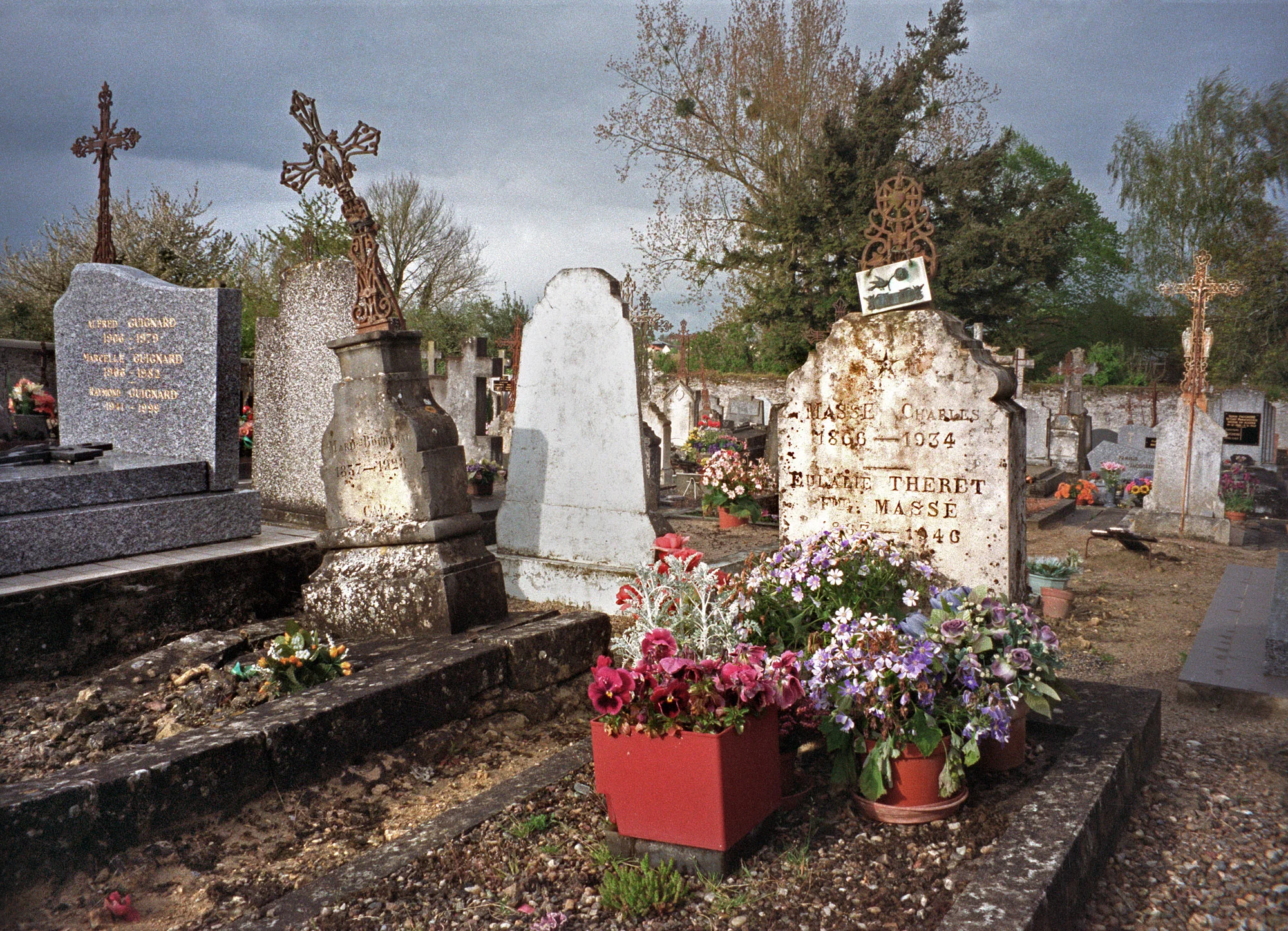 Villiage Col cemetery 2 med.jpg
