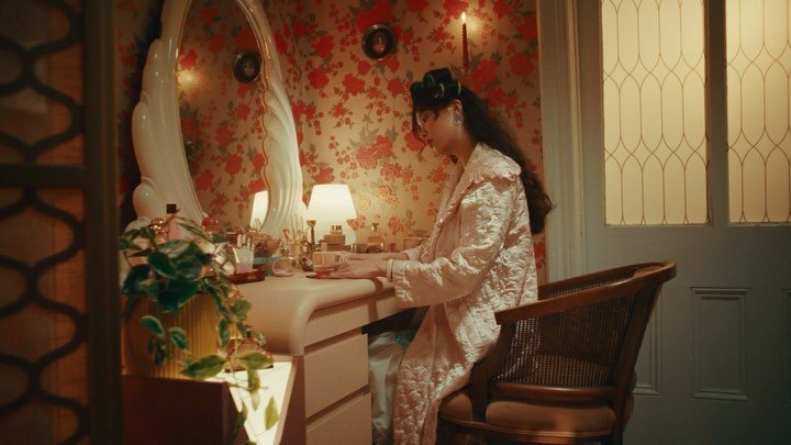 ɴᴇᴡ ᴅɪʀᴇᴄᴛɪɴɢ ᴀɴᴅ ᴄʀᴇᴀᴛɪᴠᴇ ᴅɪʀᴇᴄᴛɪᴏɴ ᴡᴏʀᴋ!!!!

&lsquo;𝓢𝓪𝓵𝓵𝔂 𝓗𝓪𝓷𝓼𝓮𝓷 - 𝓔𝓼𝓬𝓪𝓹𝓮 𝓽𝓱𝓮 𝓢𝓶𝓾𝓭𝓰𝓮&rsquo;

A fun @sally_hansen spec ad filmed earlier this year with fantastic team!!!! 💅💖✨ 

Was a crazy one, from wanting to do a shot w