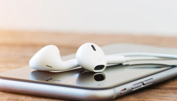 6 PODCASTS JUST FOR EDUCATORS