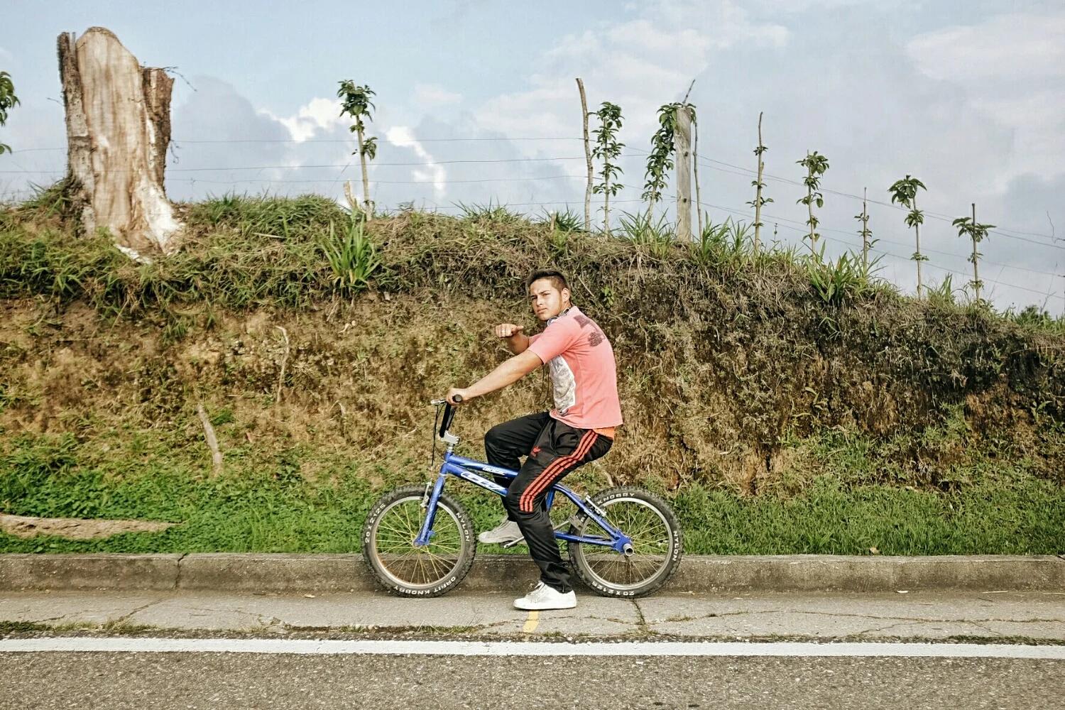 The cyclist. Our greatest regret on this trip is that we lost you before saying good bye. That wasn't our intention, Estiben.