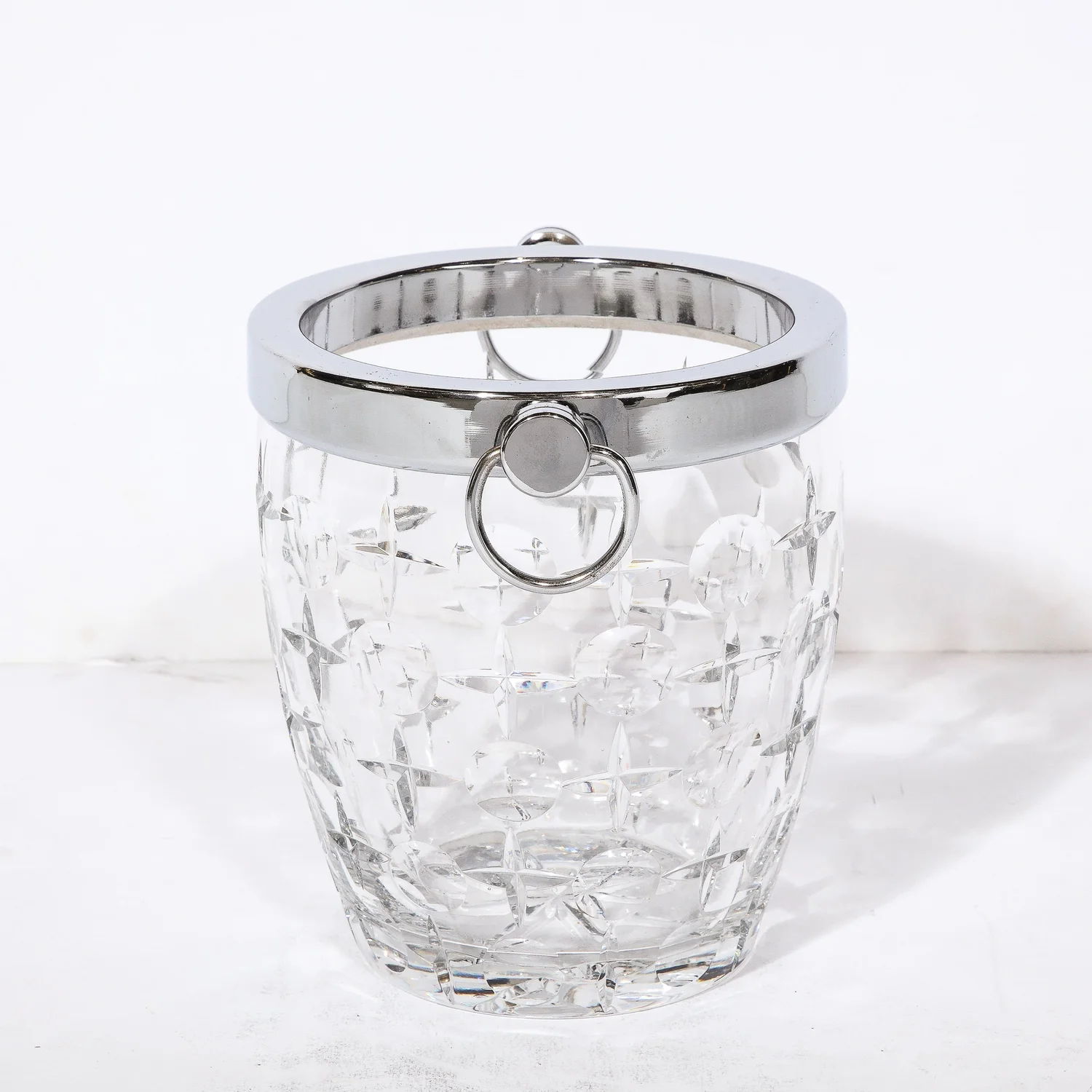 Crystal Ice Bucket With Silver Handle: Elegant Luxury for Entertaining 1 Crystal Ice Bucket With Silver Handle: Elegant Luxury for Entertaining