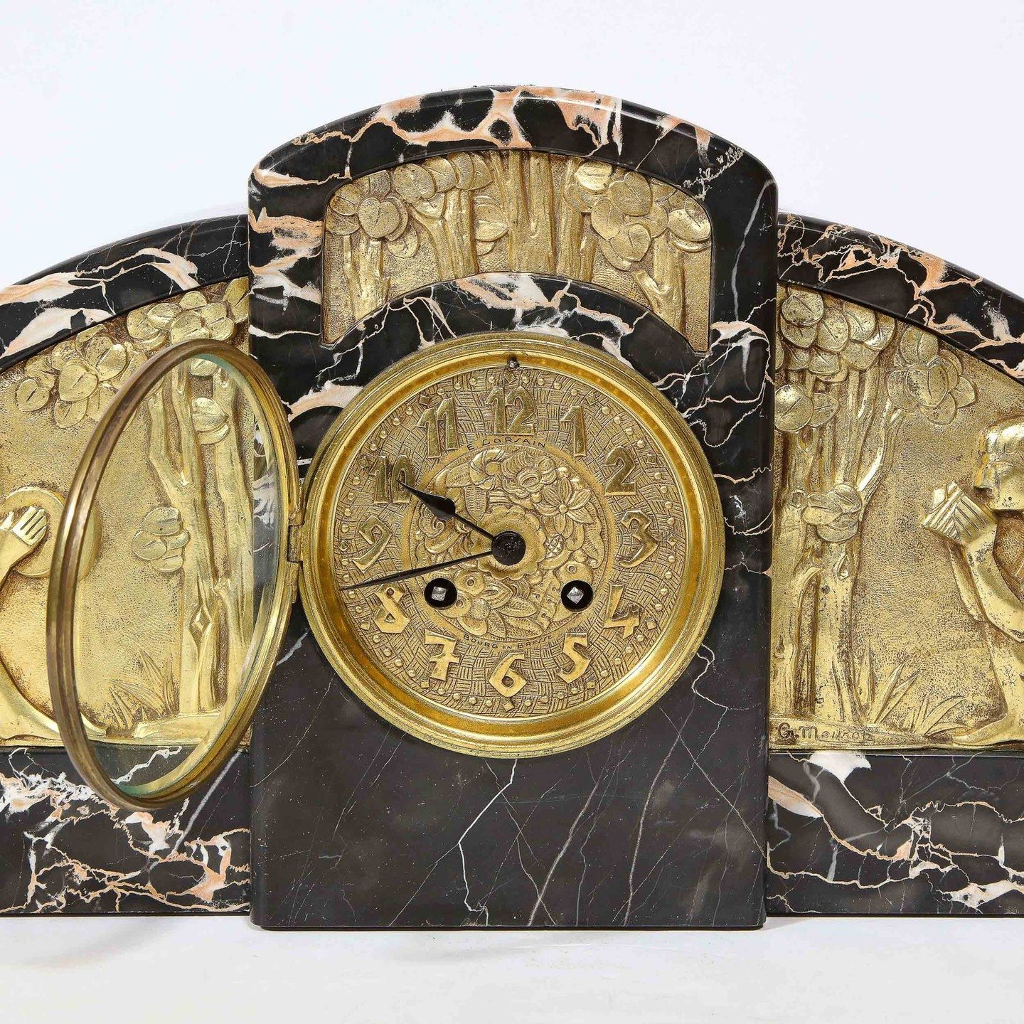 1930s Art Deco Streamlined Neoclassical Figurative Exotic Marble &amp; Bronze Clock

France, circa 1930

Dimensions:

Height: 9 in. (22.86 cm) x Width: 20.75 in. (52.71 cm) x Depth: 5.5 in. (13.97 cm)
.
.
.
.
.
.
#antiquefurniture
#vintagefurniture
#