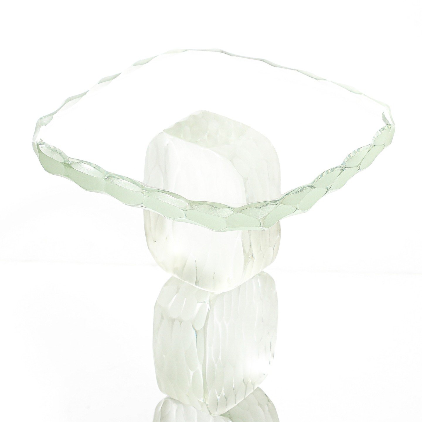 Modernist Hand-Blown Murano Battuto Glass Sculptural Drinks/End Table

Italy, 21st Century

Dimensions:

Height: 23 in (58.42 cm) x Width: 12 in (30.48 cm) x Depth: 12 in (30.48 cm)
.
.
.
.
.
#antiquefurniture
#vintagefurniture
#antiques
#furniturelo