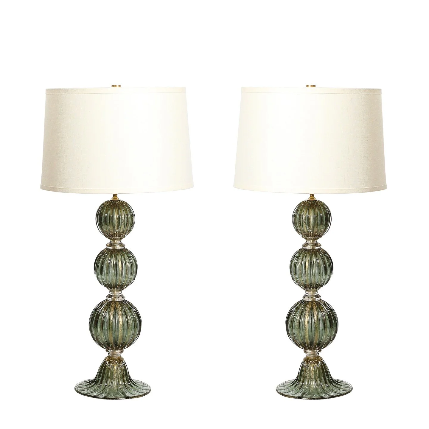 Modernist Hand-Blown Smoked Emerald Murano Glass Fluted Stacked Ball Table Lamps

Italy, 21st Century.

Dimensions: 

Height: 31.5 in (80.01 cm) x Diameter: 16 in (40.64 cm)

Diameter of Body: 8&quot;
.
.
.
.
.
#antiquefurniture
#vintagefurniture
#an