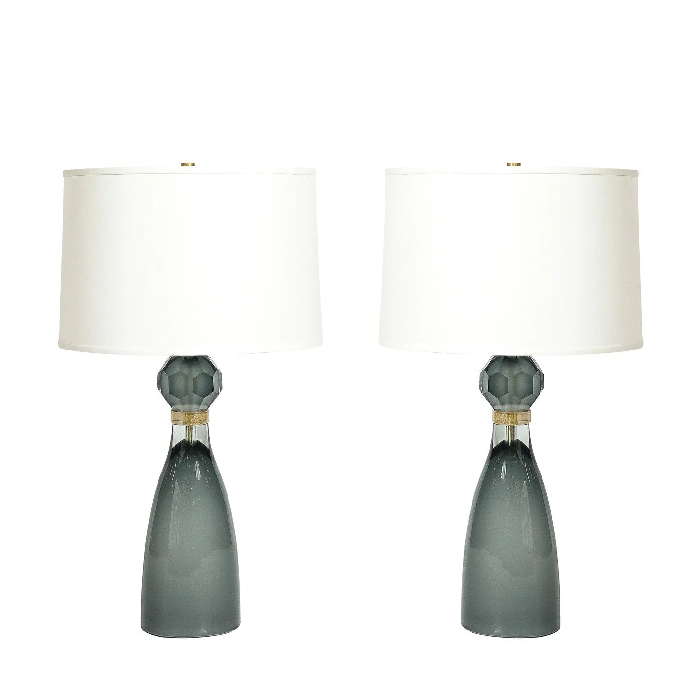 Modernist Faceted Smoked Graphite Murano Glass Hourglass Form Table Lamps

Italy, 21st Century

Dimensions:

Height: 31.5 in (80.01 cm) x Diameter of Shade: 18 in (45.72 cm)

Diameter of Body: 7"
.
.
.
.
.
#muranoglass 
#beautifullamps 
#modernl